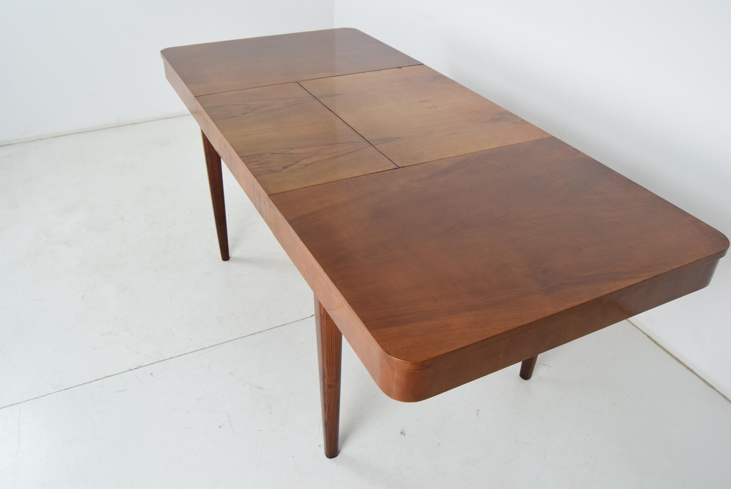 Art Deco Extendable Dining Table, Designed by Jindrich Halabala, 1940's For Sale 14
