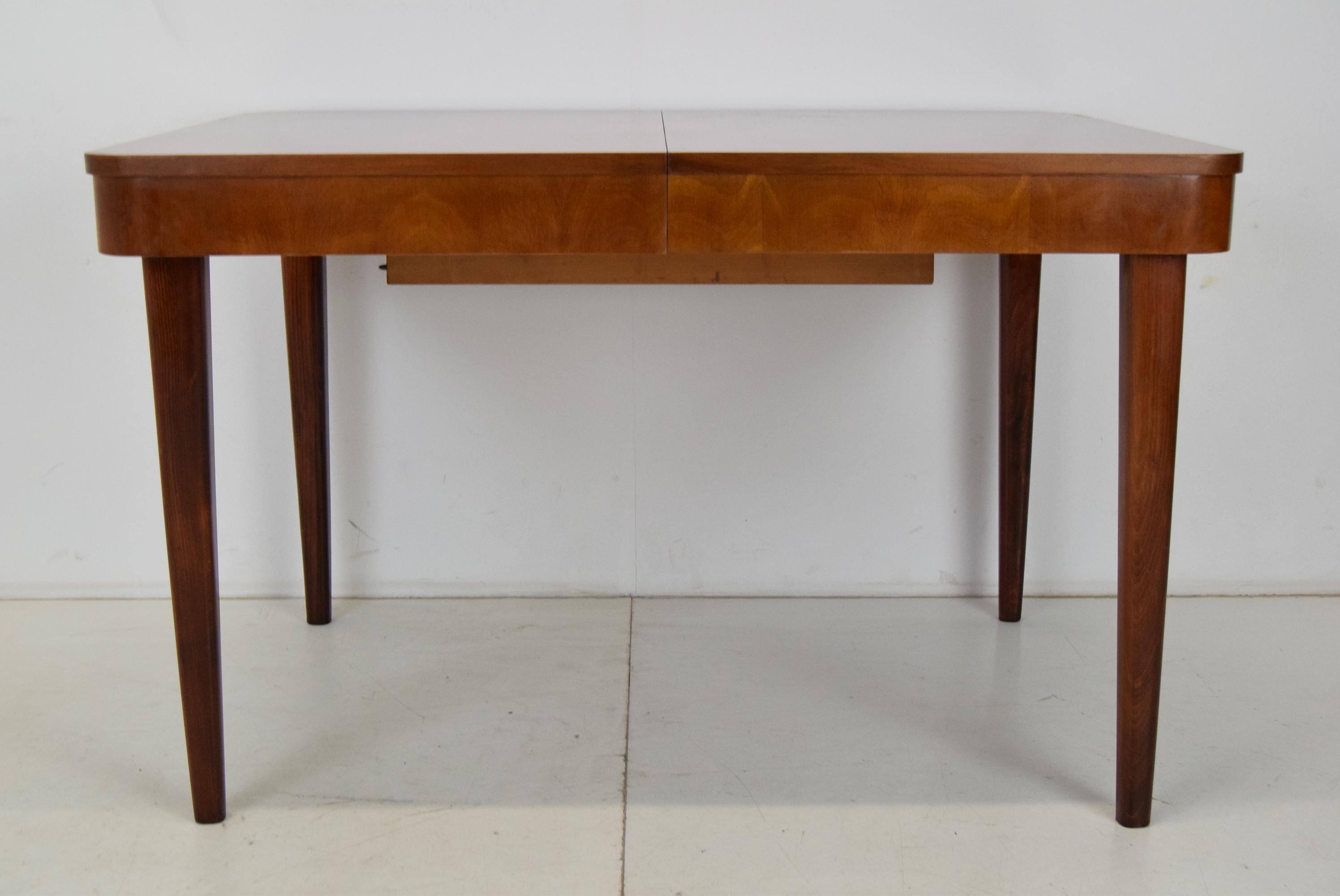 Art Deco Extendable Dining Table, Designed by Jindrich Halabala, 1940's In Good Condition For Sale In Praha, CZ