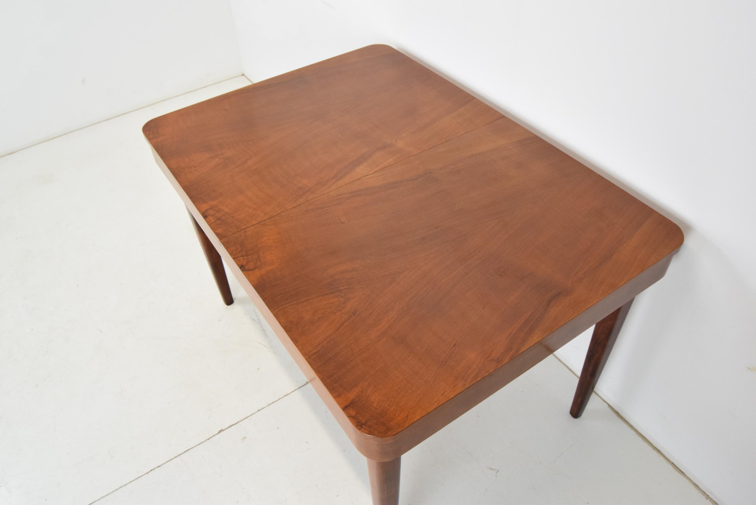 Mid-20th Century Art Deco Extendable Dining Table, Designed by Jindrich Halabala, 1940's For Sale