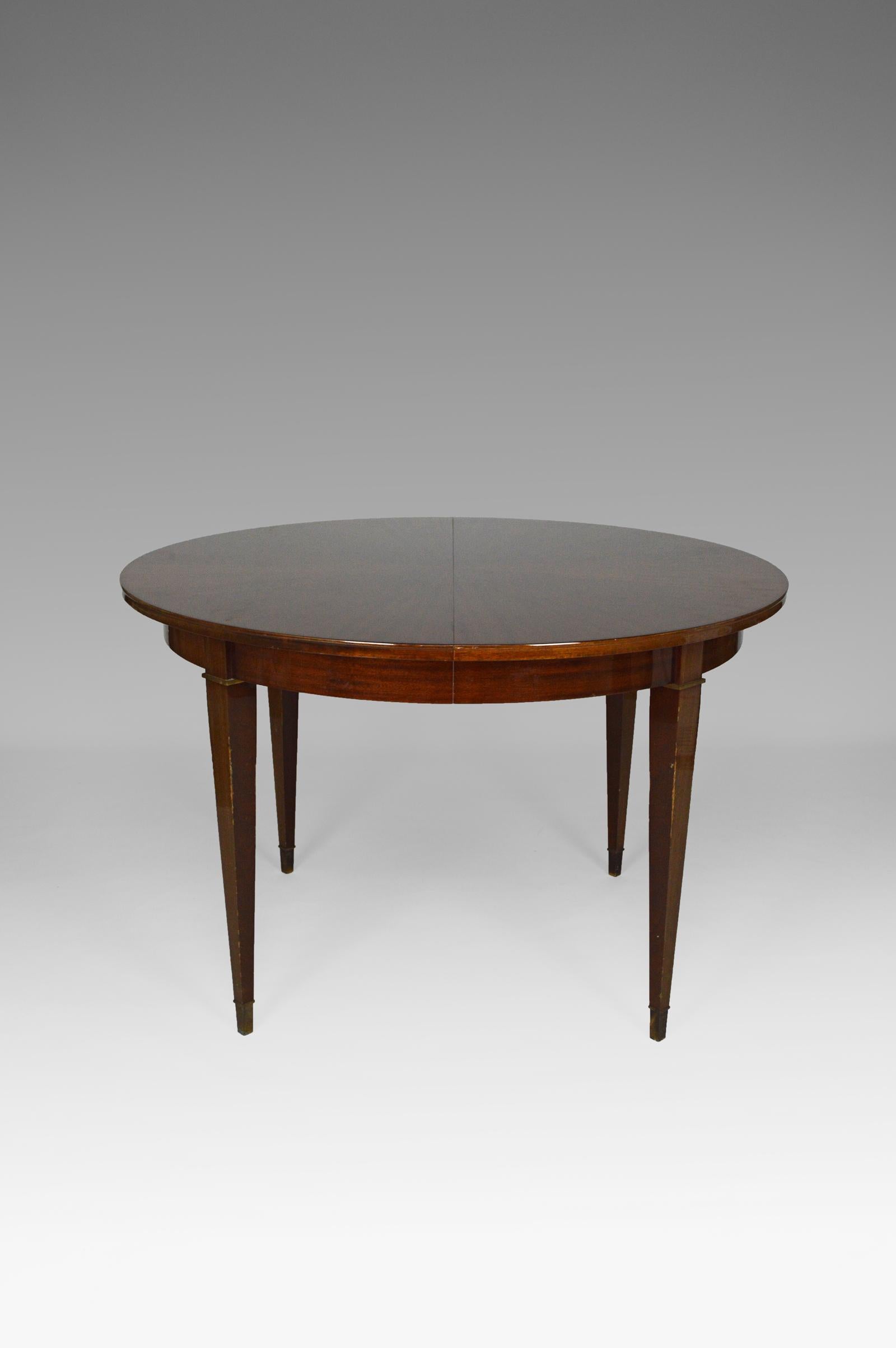 French Art Deco Extendable Round Table in Mahogany, by Jacques Adnet, circa 1940 For Sale