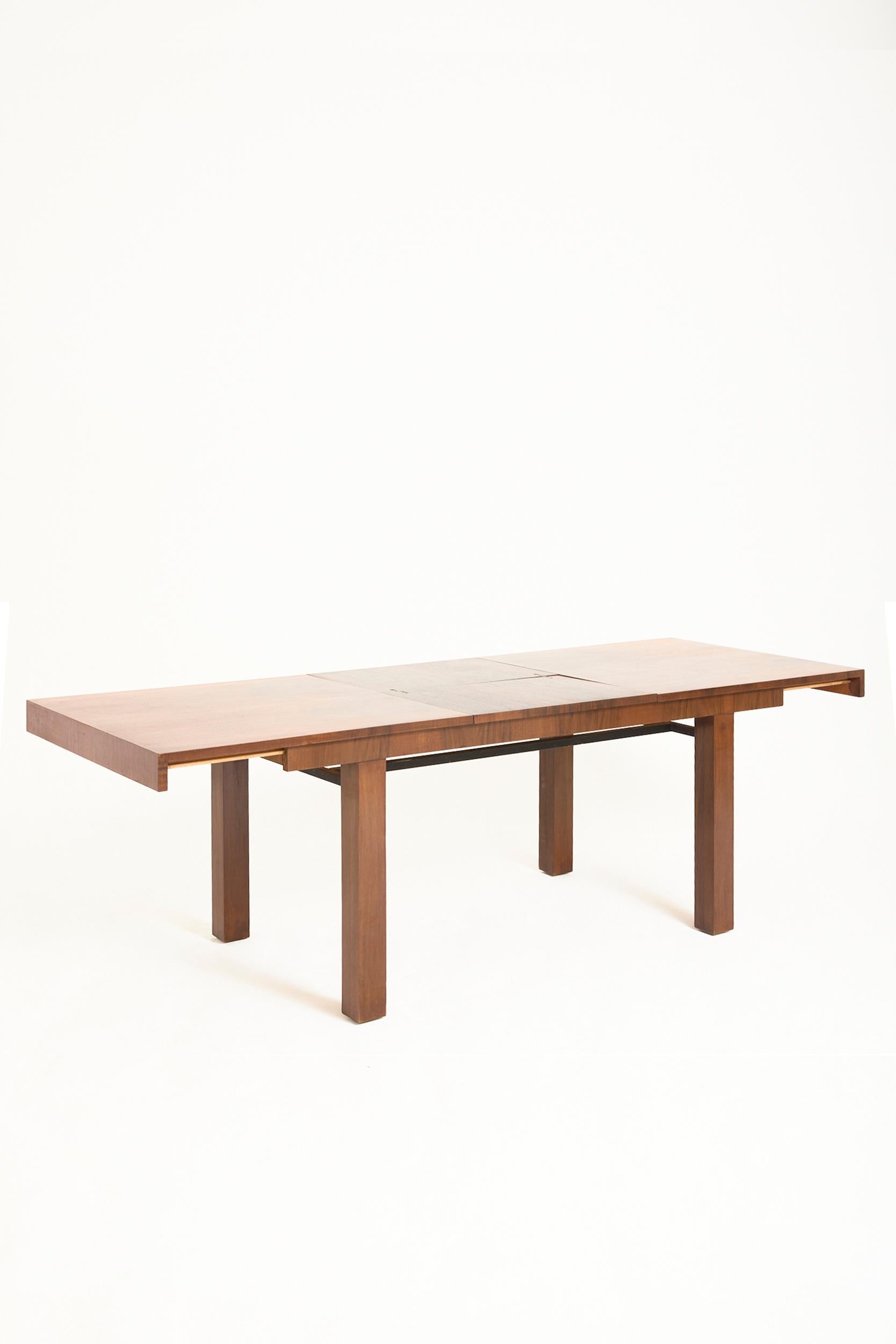 Metà XX secolo Art Deco Extending Dining Table in vendita