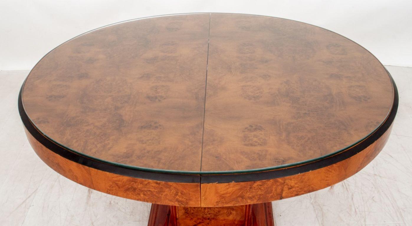 Art Deco Extending Pedestal Dining Table, 1920s In Good Condition In New York, NY