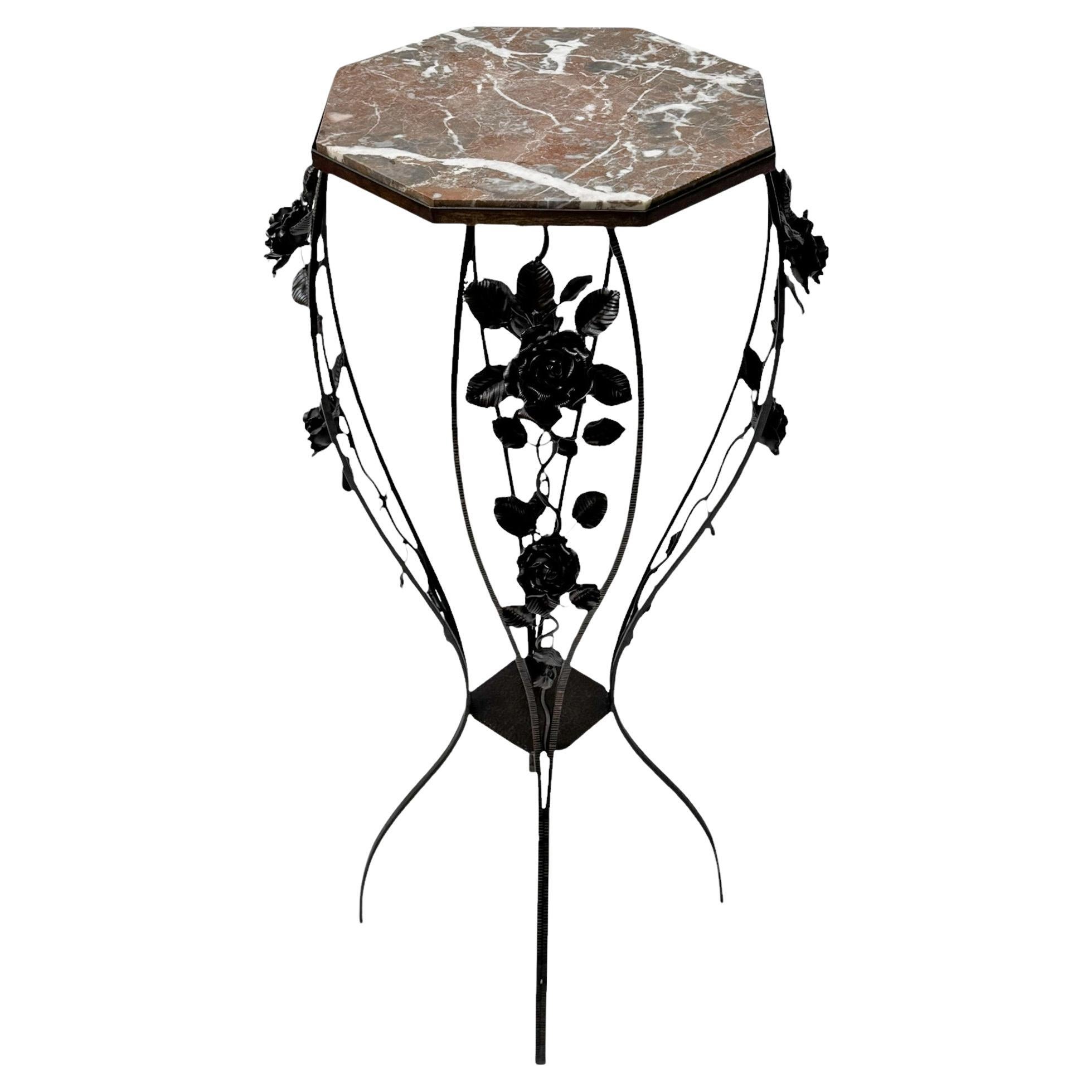 Très grand piédestal Art Déco en fer forgé avec plateau en marbre multicolore, années 1930 en vente
