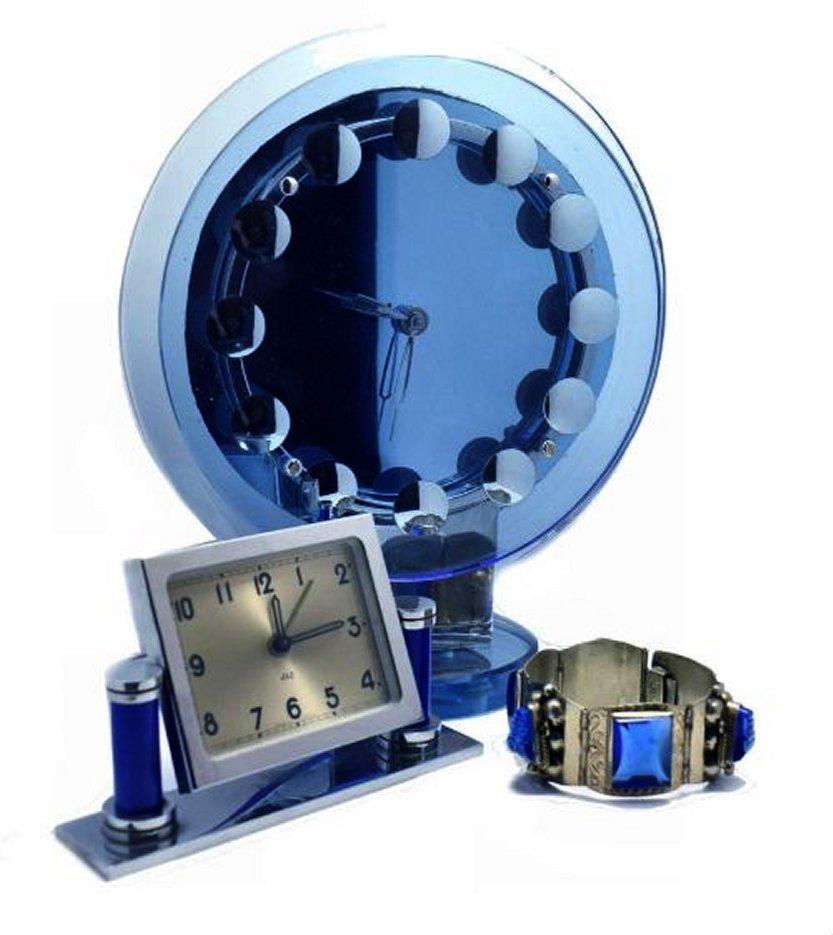 For your consideration is this fabulous 1930s modernist clock originating from England. You only have to do a little research to find out how rare these clocks are, they just don't come onto the market. Great size too, much larger than regular