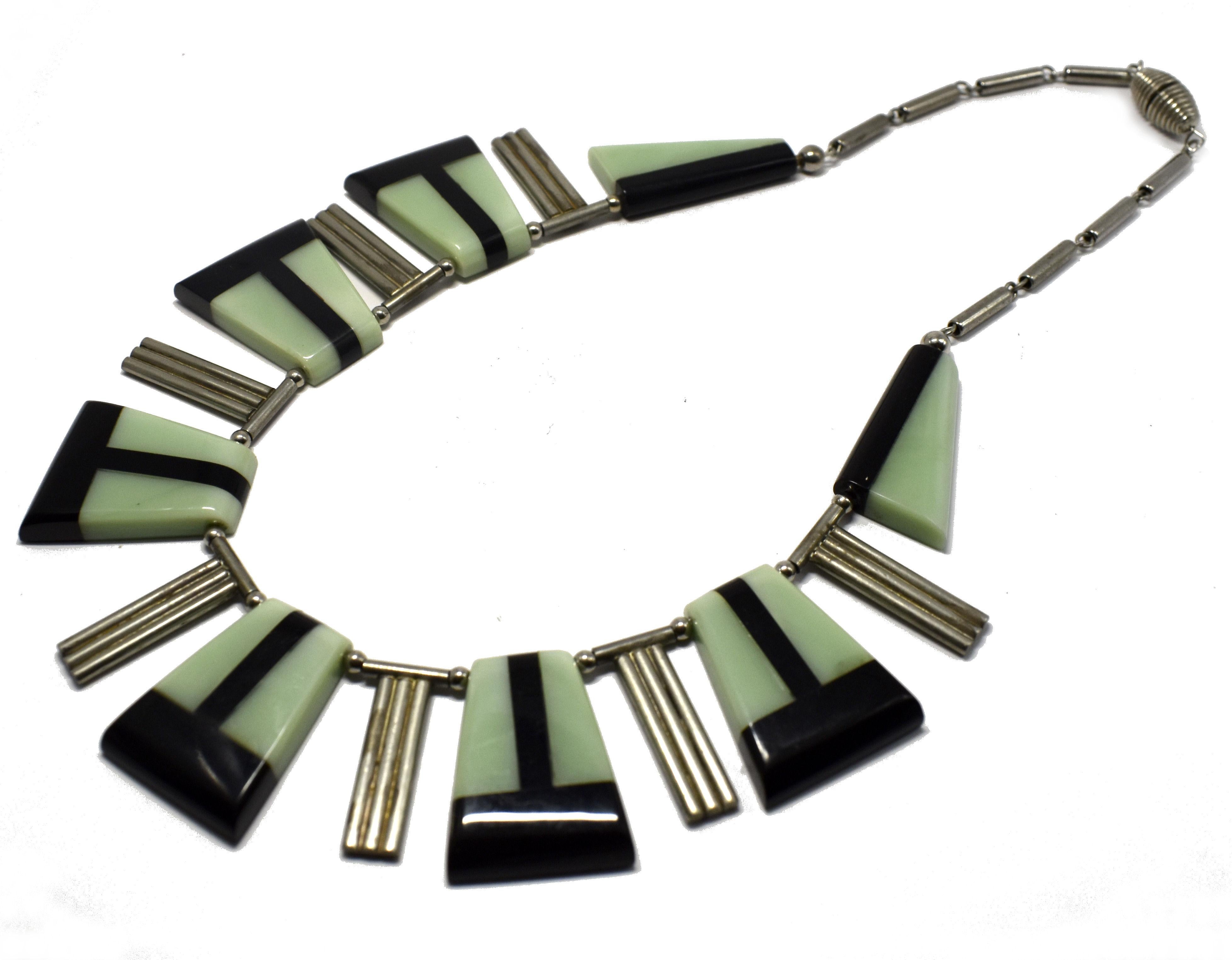 Art Decó Fabuloso collar modernista de baquelita, circa 1930 1