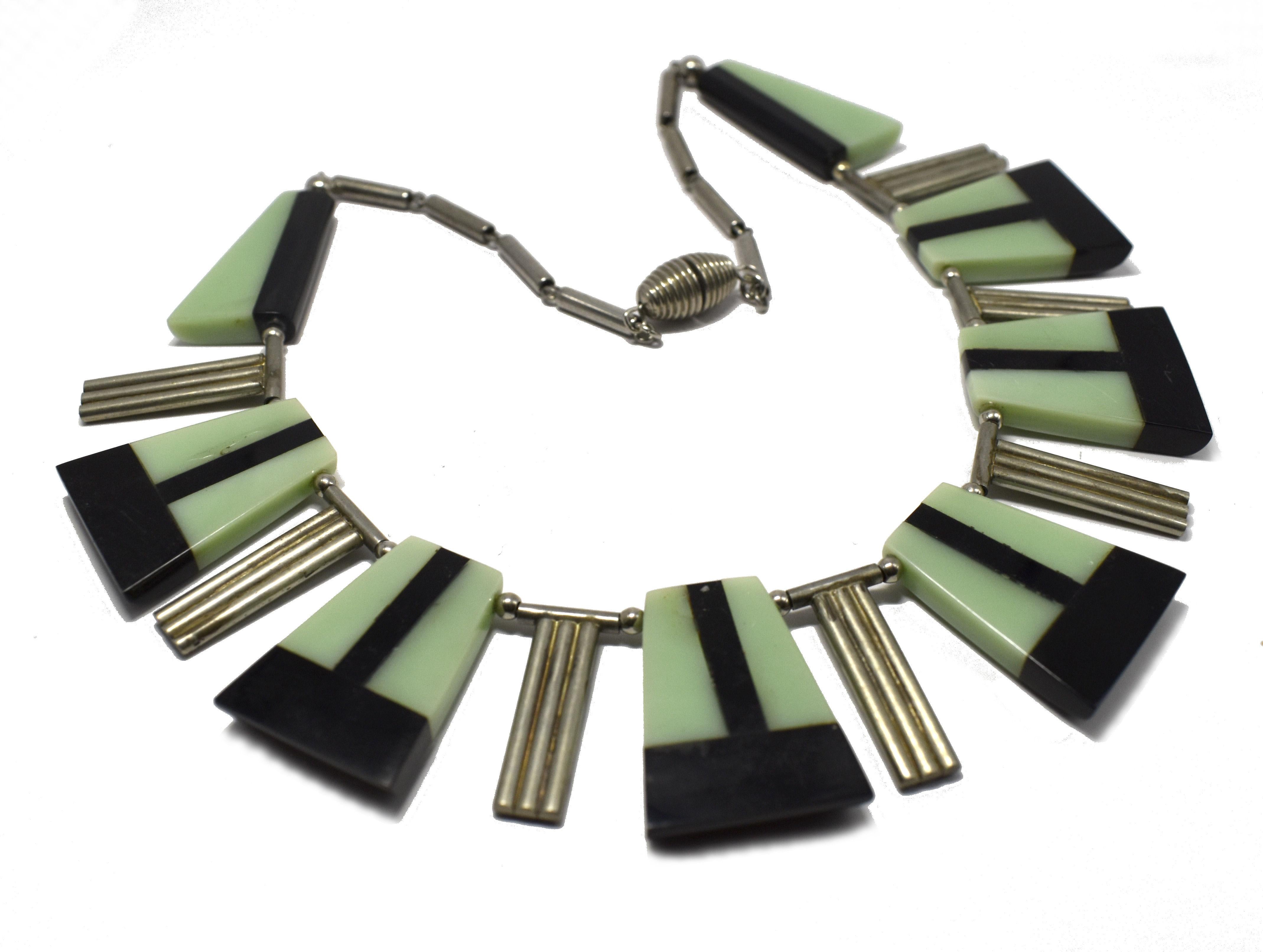 Art Decó Fabuloso collar modernista de baquelita, circa 1930 3