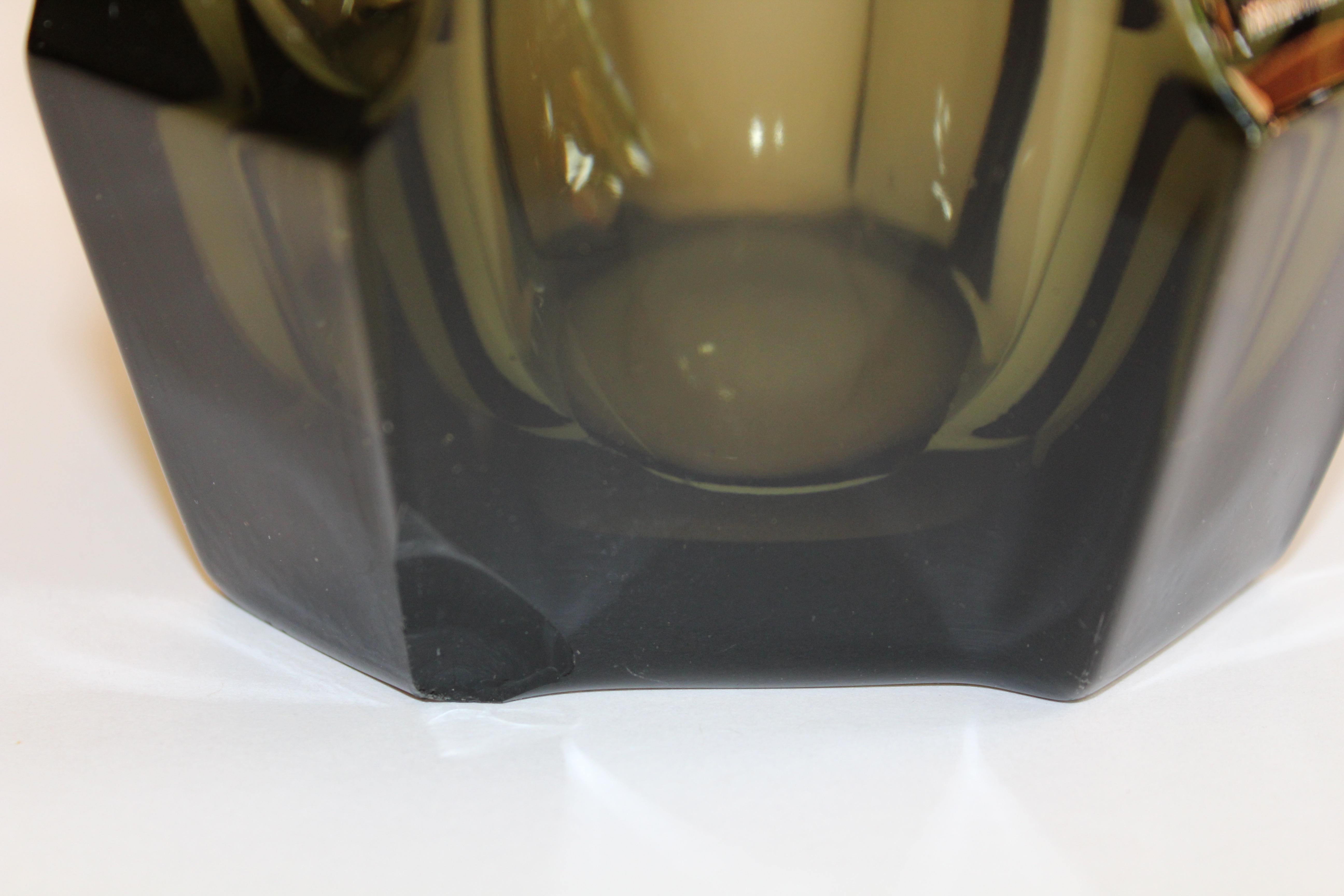Vase en verre noir à facettes Art Déco dans le style de Moser 7