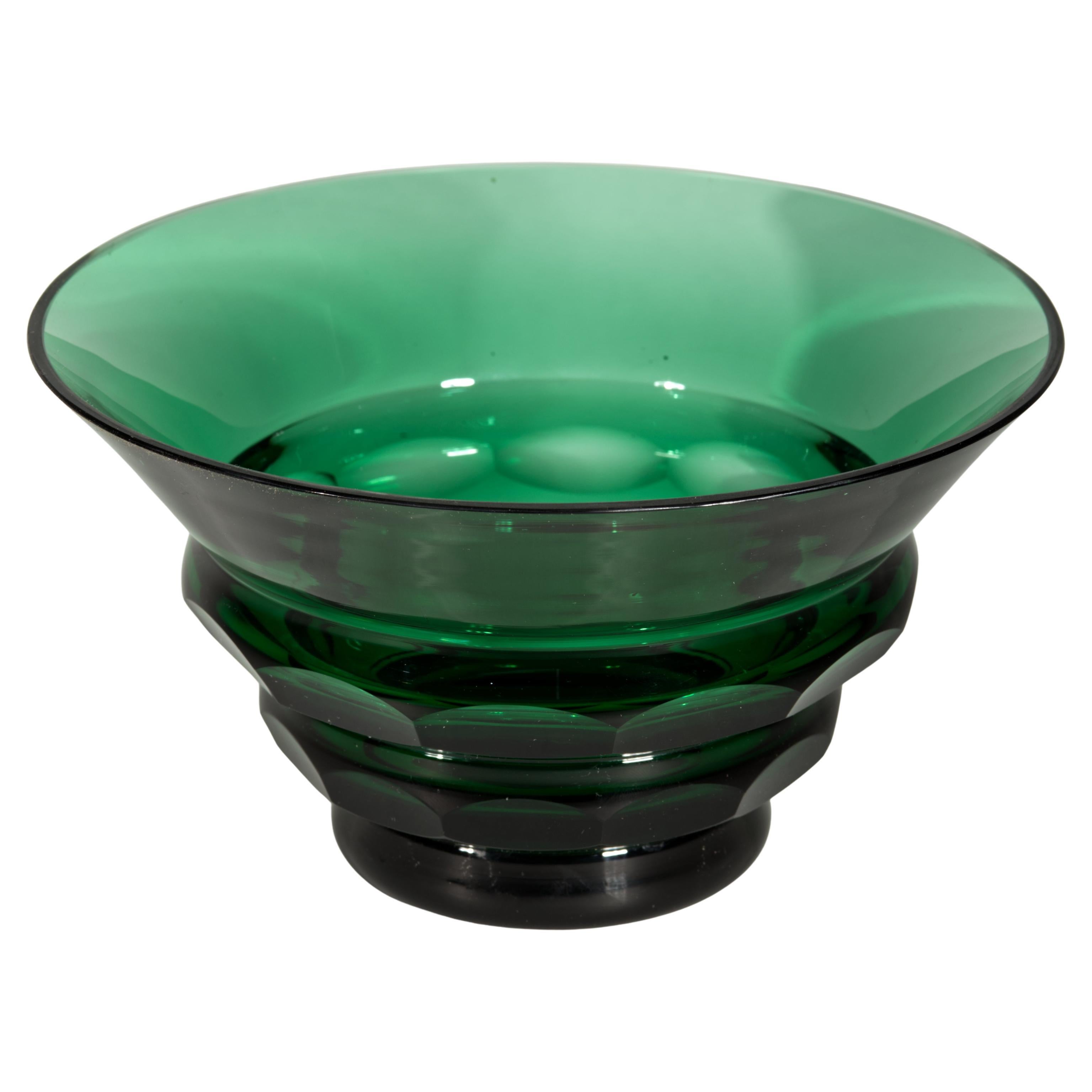 Vase Art Déco en verre vert à facettes dans le style de Josef Hoffman, Moser