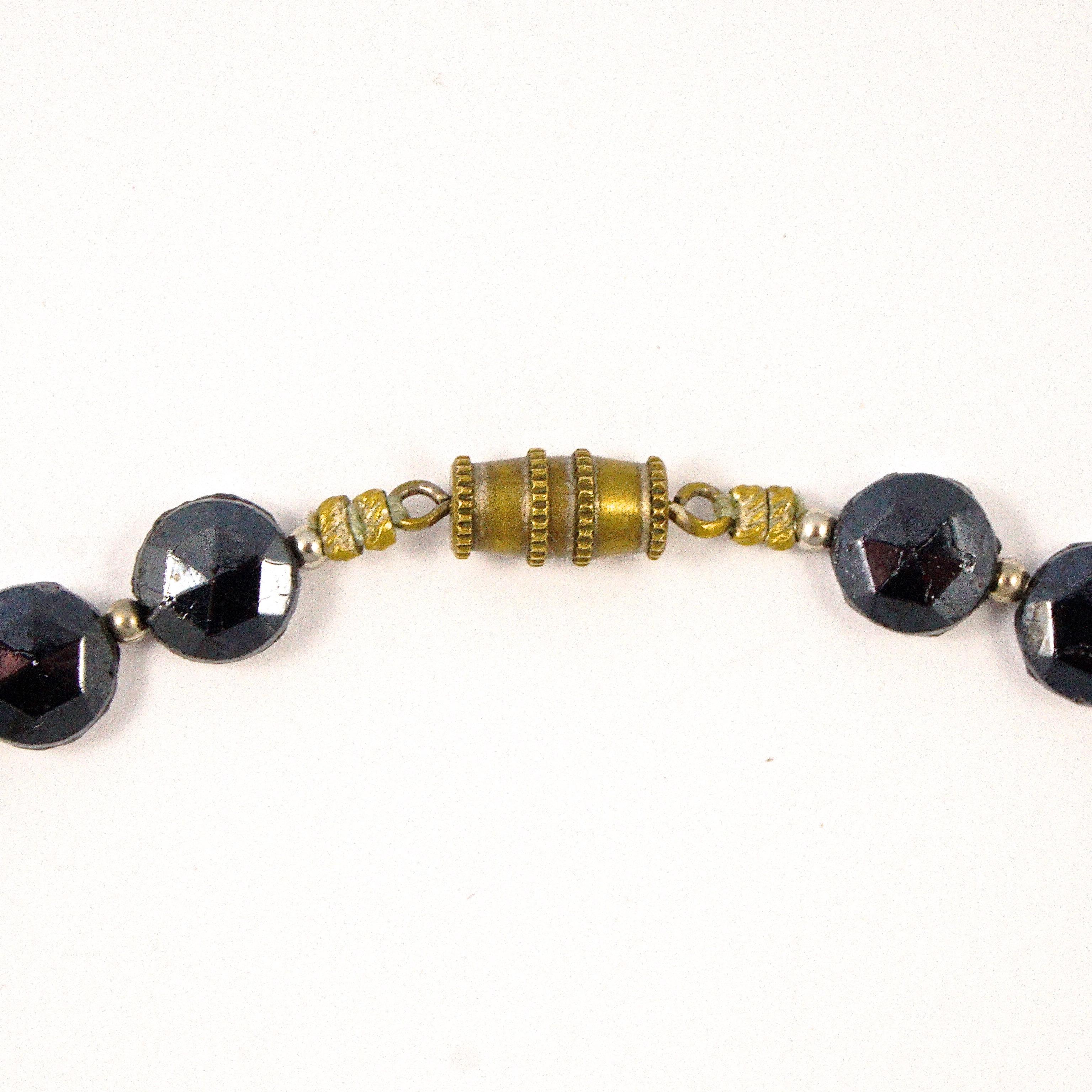 Art Deco Faceted French Jet Black and Dark Grey Glass Drop Fringe Necklace In Good Condition For Sale In London, GB