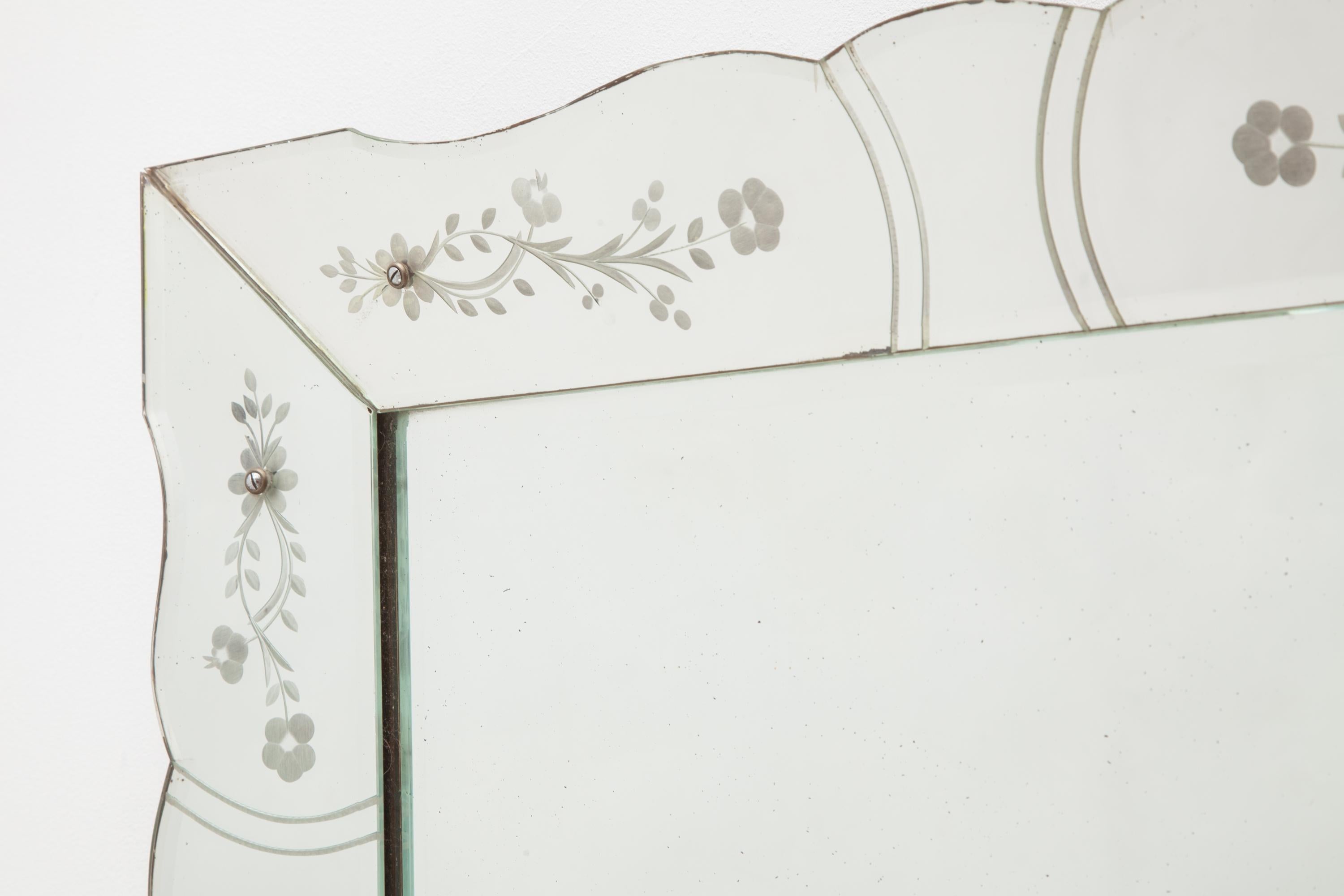 Art Deco Faceted Mirror with Etched Floral Motif In Good Condition In Antwerp, BE