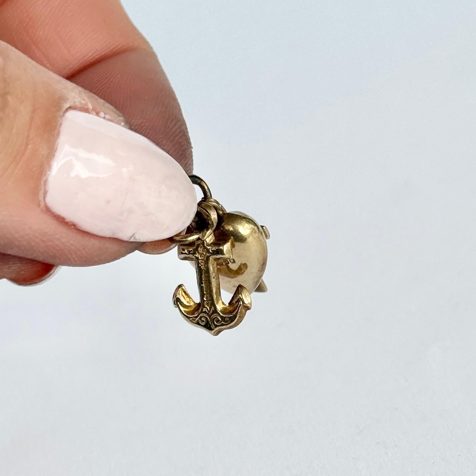 Pendentif en or 9 carats 'Foi, Espérance et Charité' Art Déco État moyen - En vente à Chipping Campden, GB