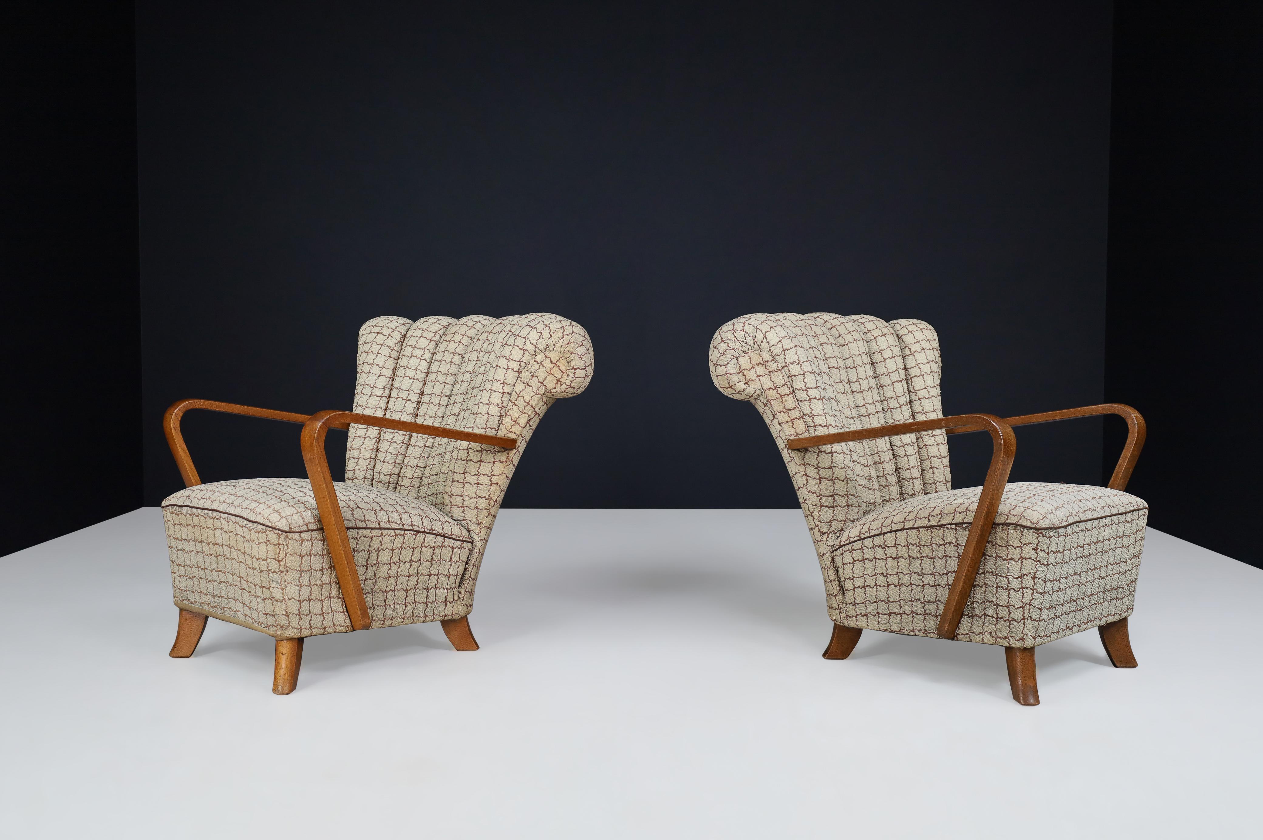 Art Deco fan-shaped armchairs in bentwood and original upholstery, Praque 1930s 

Art Deco fan-shaped armchairs in bentwood and original upholstery, Praque 1930s. These remarkable armchair-lounge chairs would make an eye-catching addition to any