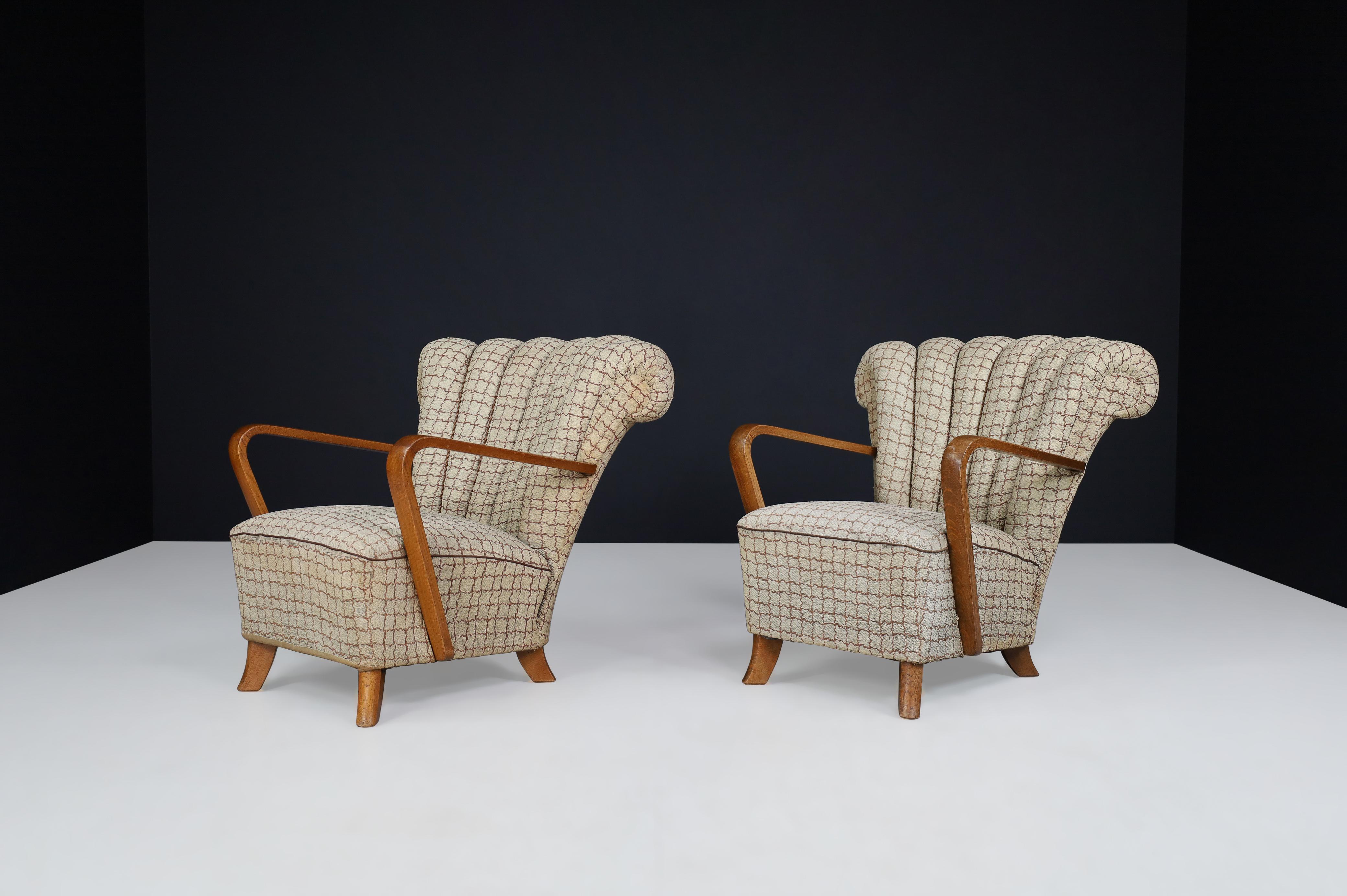 Art Deco Fan-Shaped Armchairs in Bentwood and Original Upholstery, Praque, 1930s In Good Condition For Sale In Almelo, NL