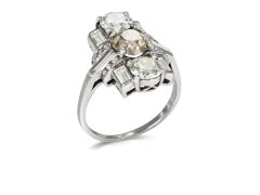 Art Deco Fancy Colored Diamond Cluster Ring, um 1925