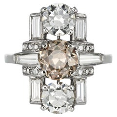 Art Deco Fancy Colored Diamond Cluster Ring, um 1925