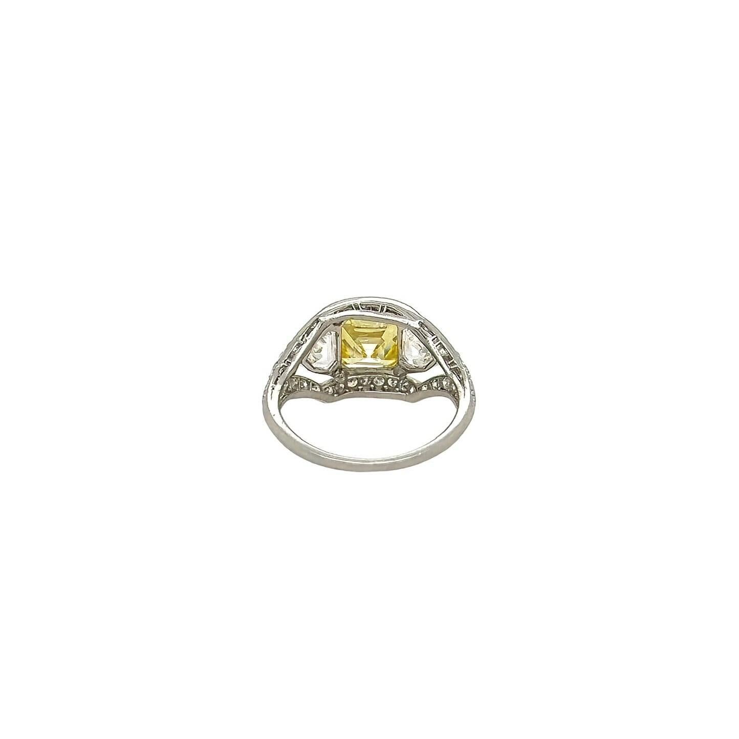 Art Deco Ausgefallener intensiv gelber Ring mit 2,12 Karat Diamant im Asscher-Schliff (Art déco)