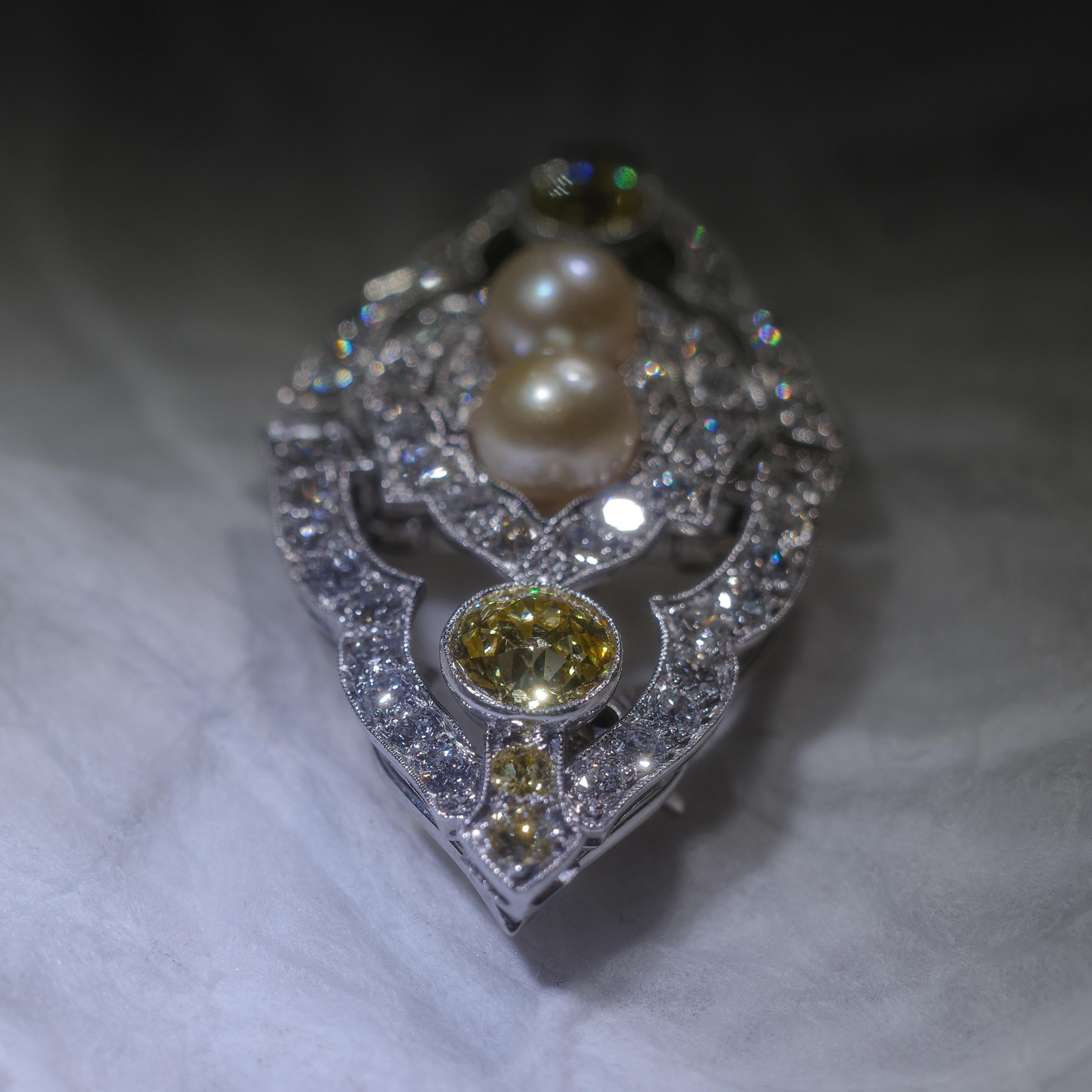 Broche/clip Art Decó Diamante Amarillo Fantasía y Perla Natural Certificado GIA en venta 7