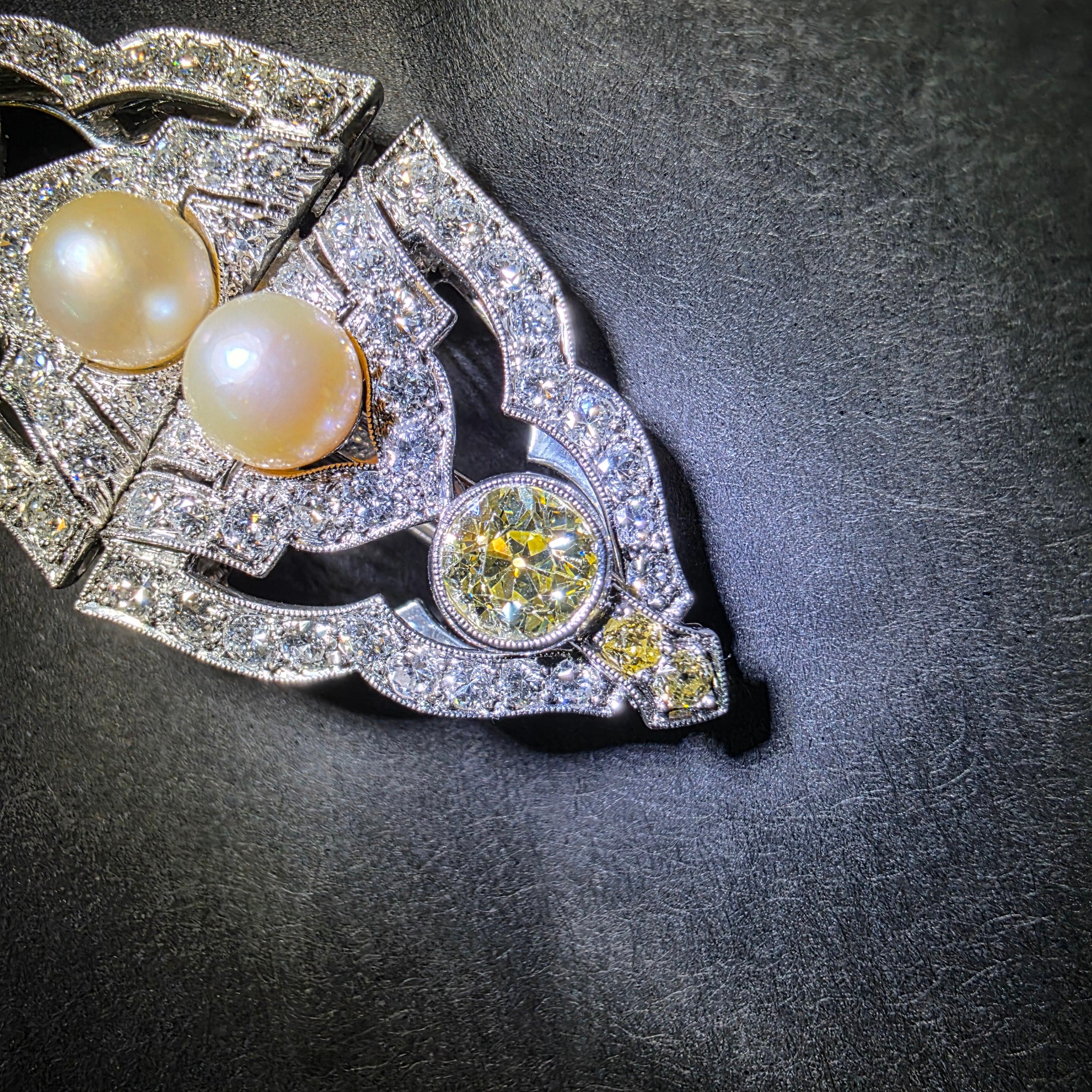 Femenino o masculino Broche/clip Art Decó Diamante Amarillo Fantasía y Perla Natural Certificado GIA en venta