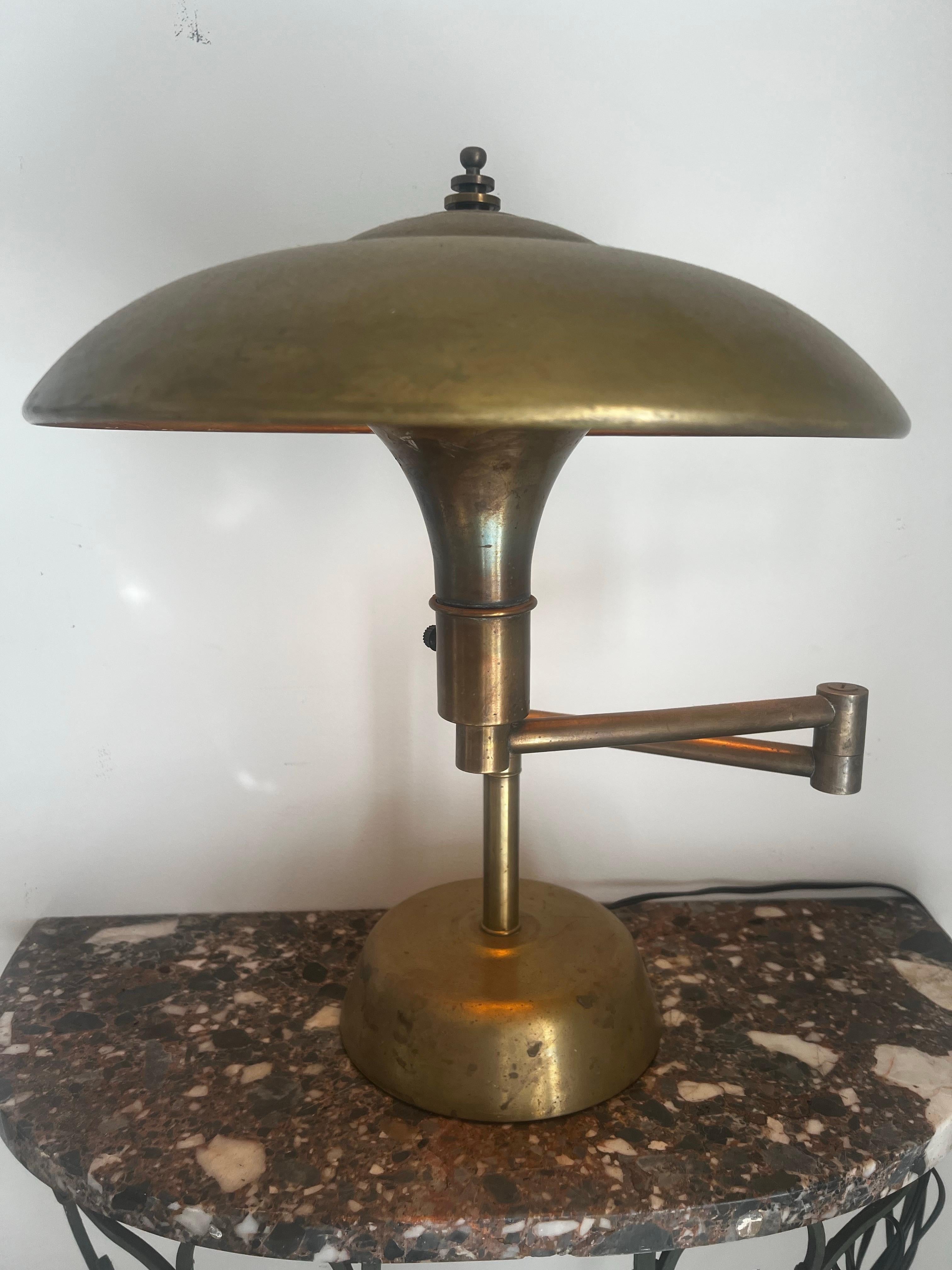 Art déco Lampe de bureau pivotante Art Déco Faries Guardsman - RARE paire disponible en vente