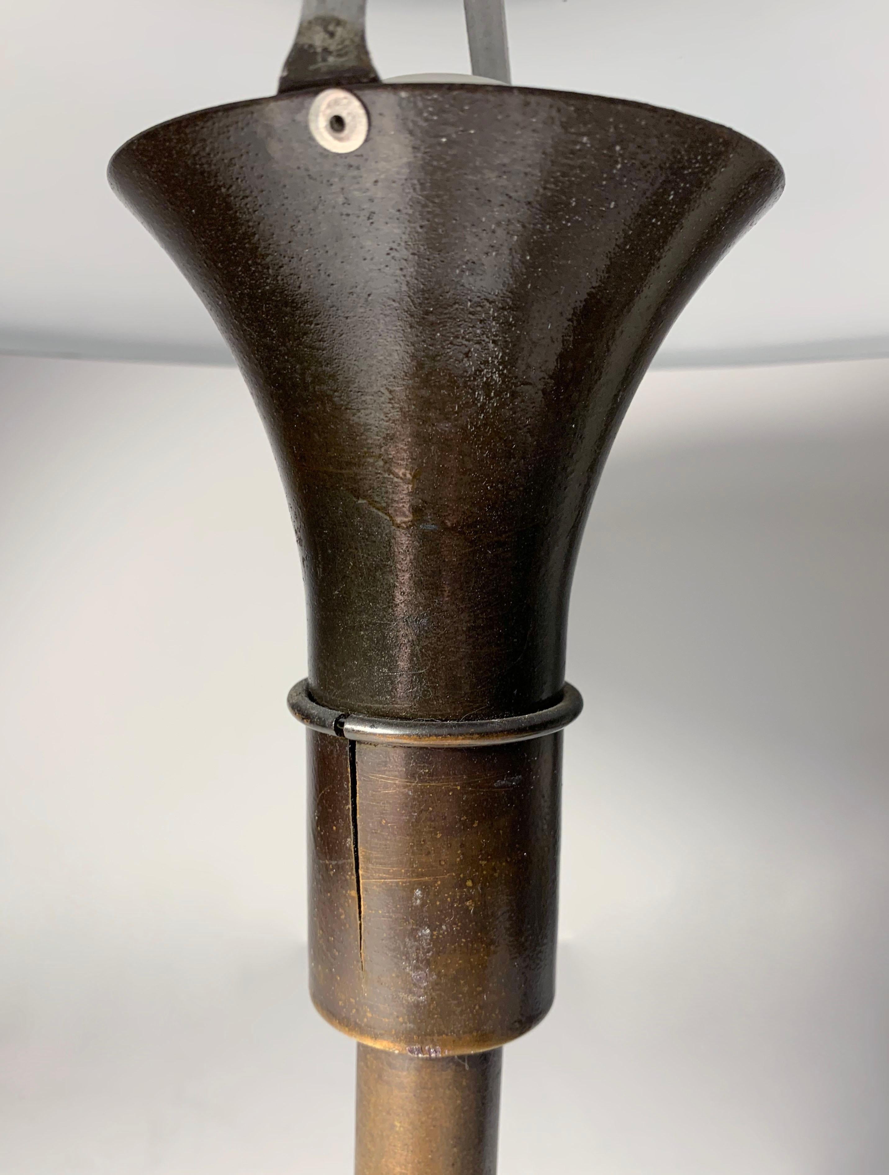 Art Deco Faries „Guardsman“ Tischlampe in „Normandy Bronze“-Finish, Art déco im Angebot 2