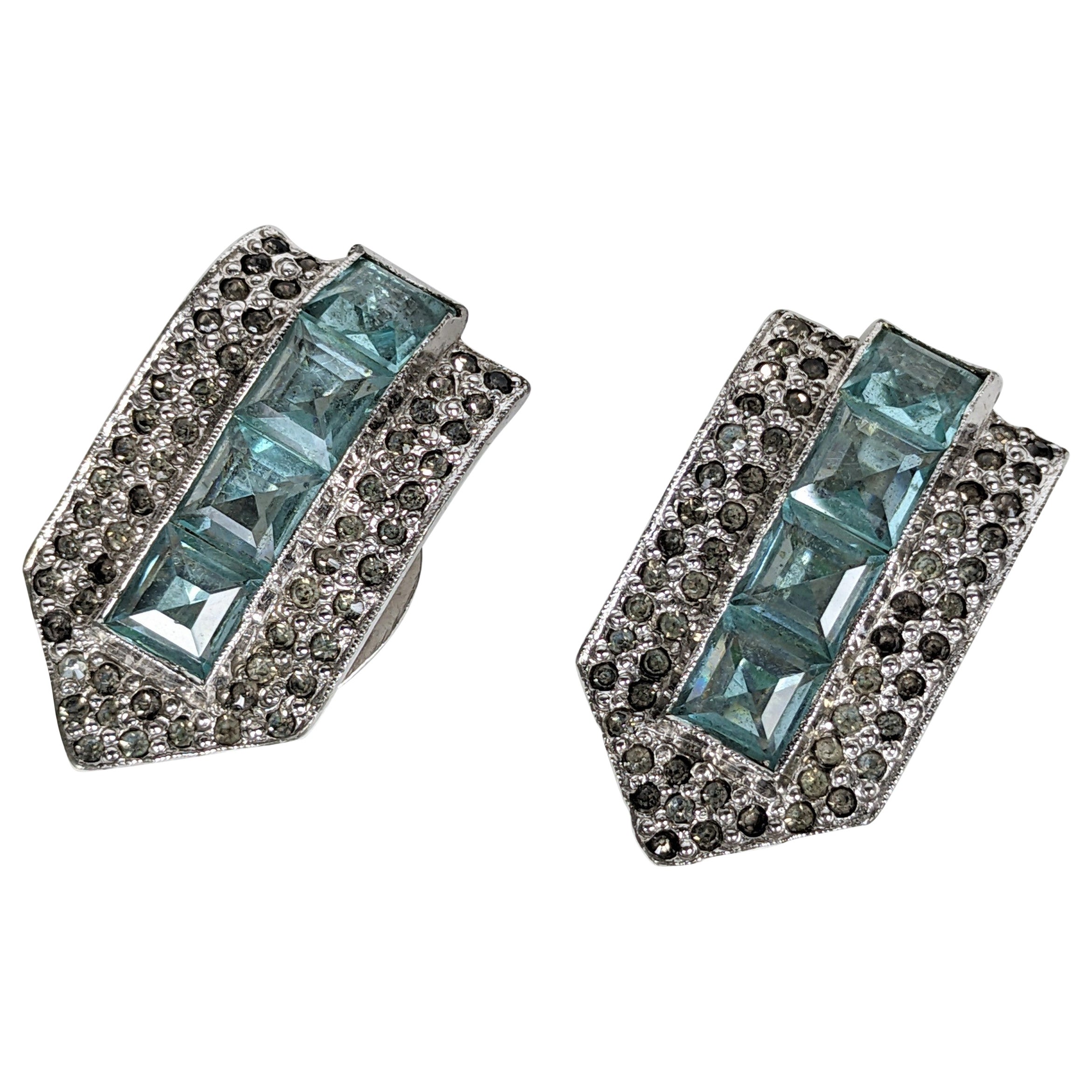 What is a dress clip?