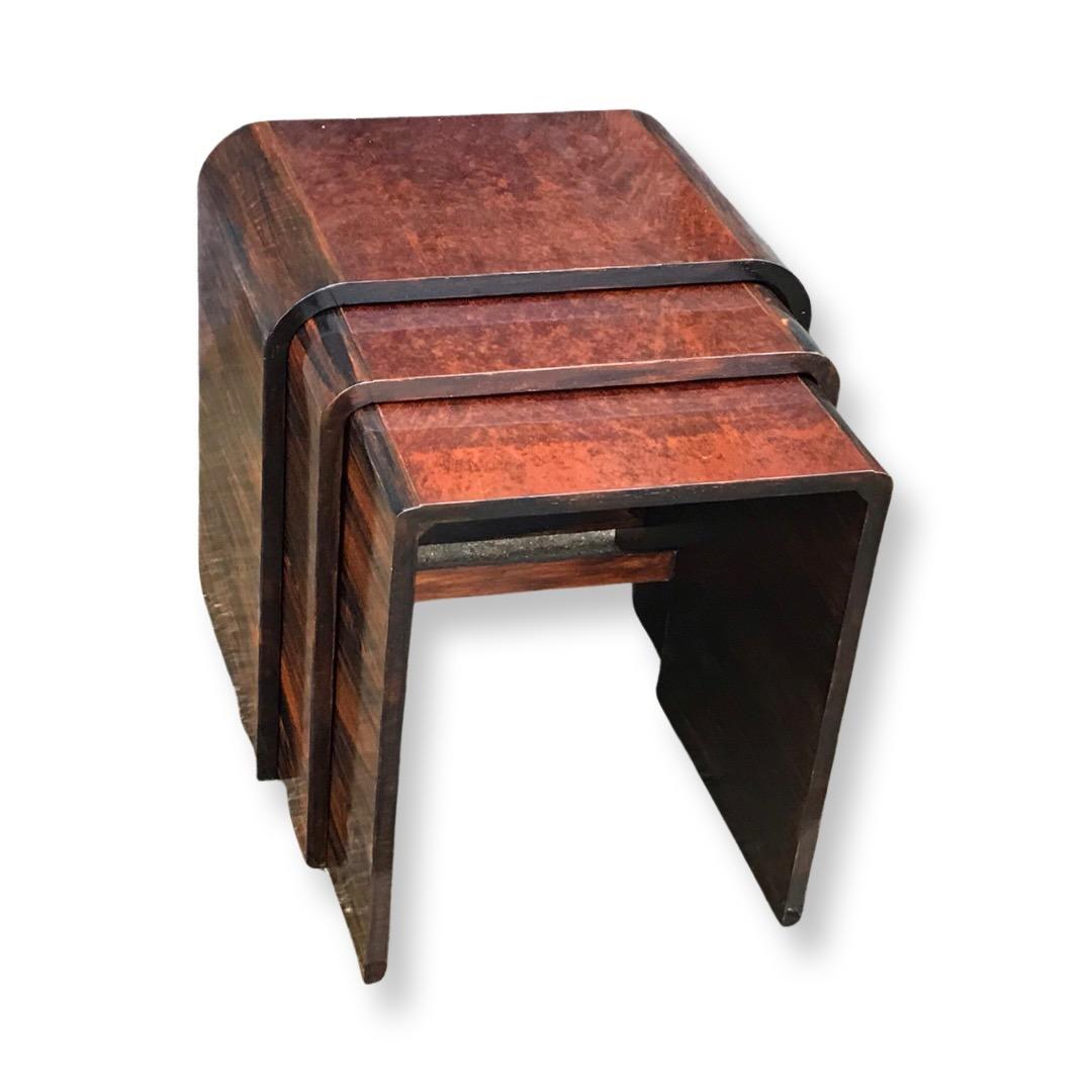 Art Deco Faux Rosewood/Bakelite English Nesting Tables by Ray Hille, Set of 3 In Good Condition For Sale In Barnstaple, GB