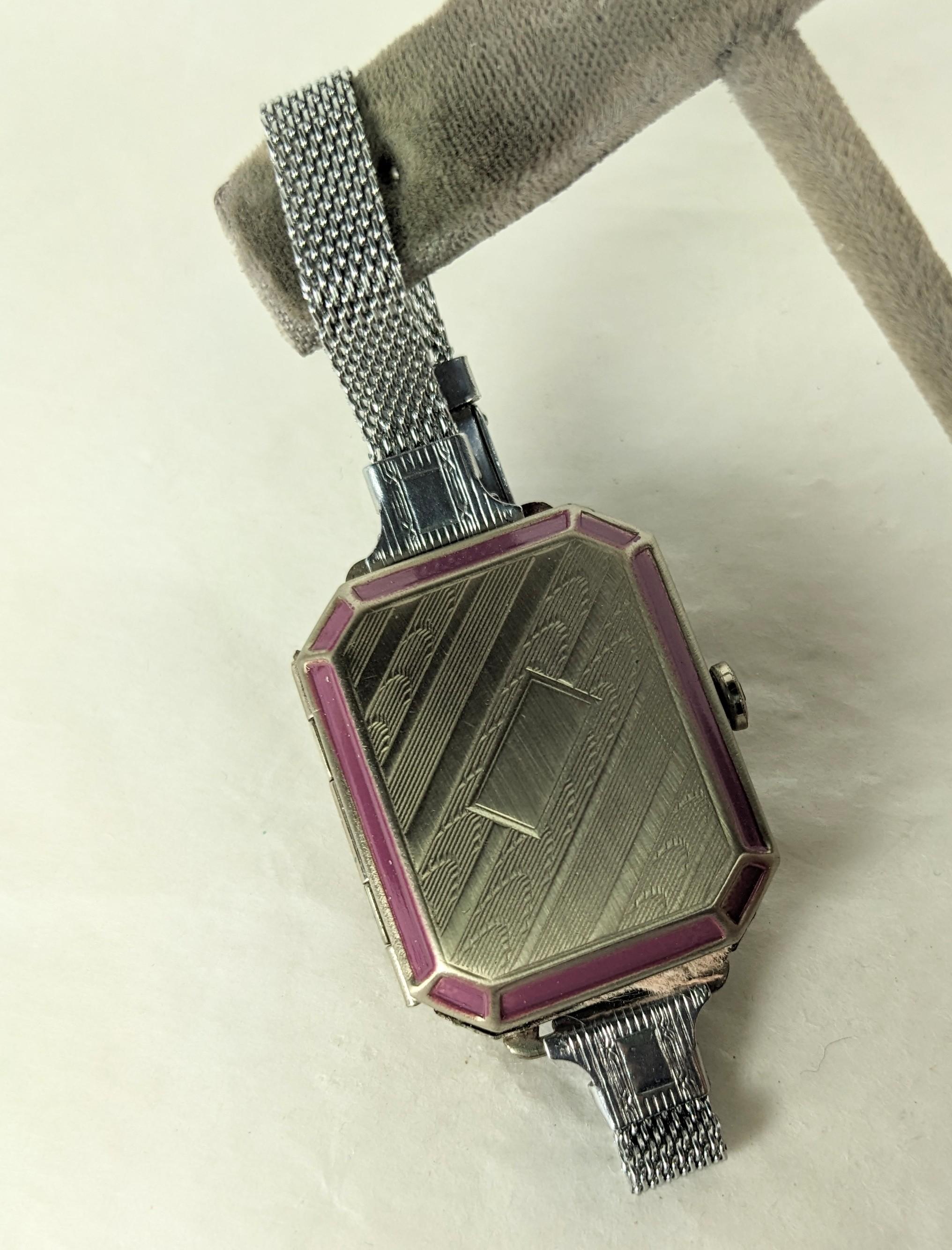 Art Deco Faux Watch Kompakt im Zustand „Gut“ im Angebot in New York, NY