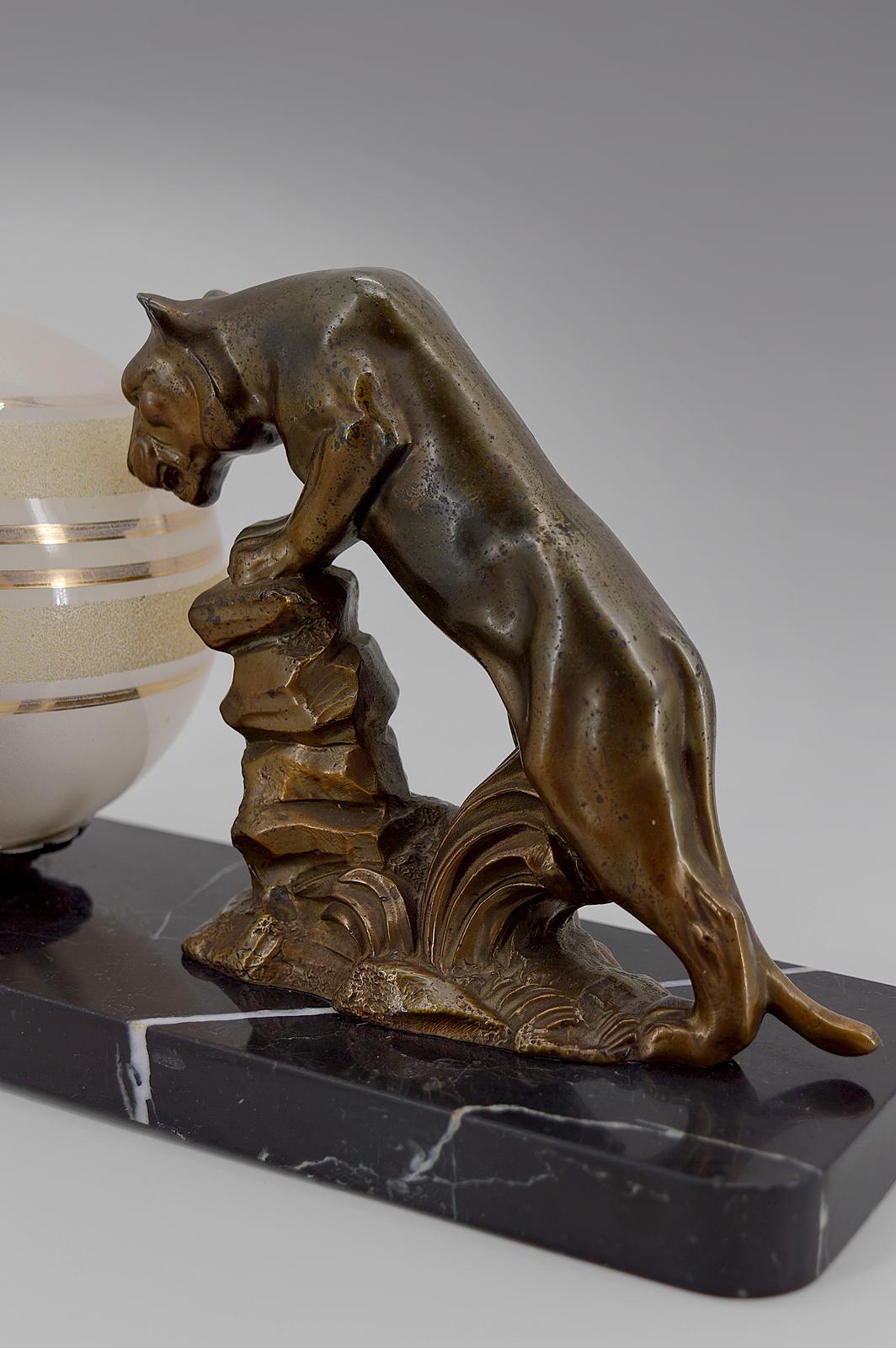 Art Deco Feline Lamp, France, circa 1930 For Sale 1
