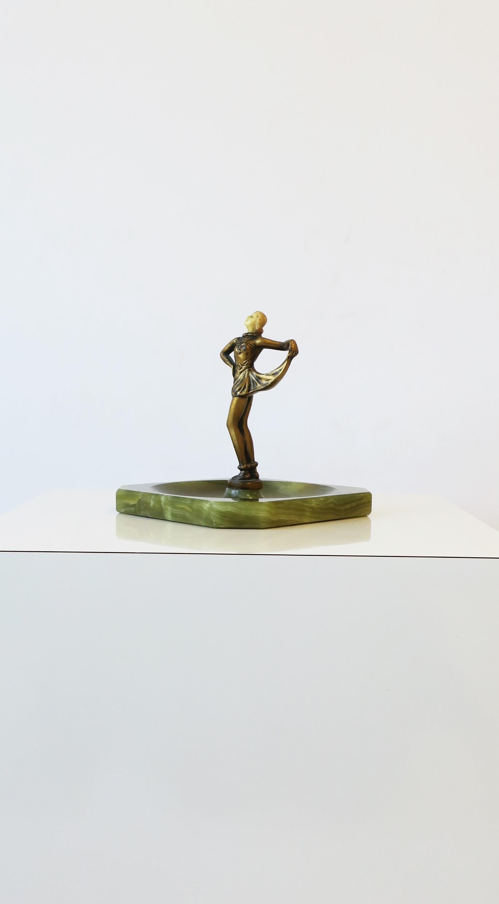 Art-Déco- Catchall aus Onyx-Marmor mit weiblicher Skulptur  im Angebot 4