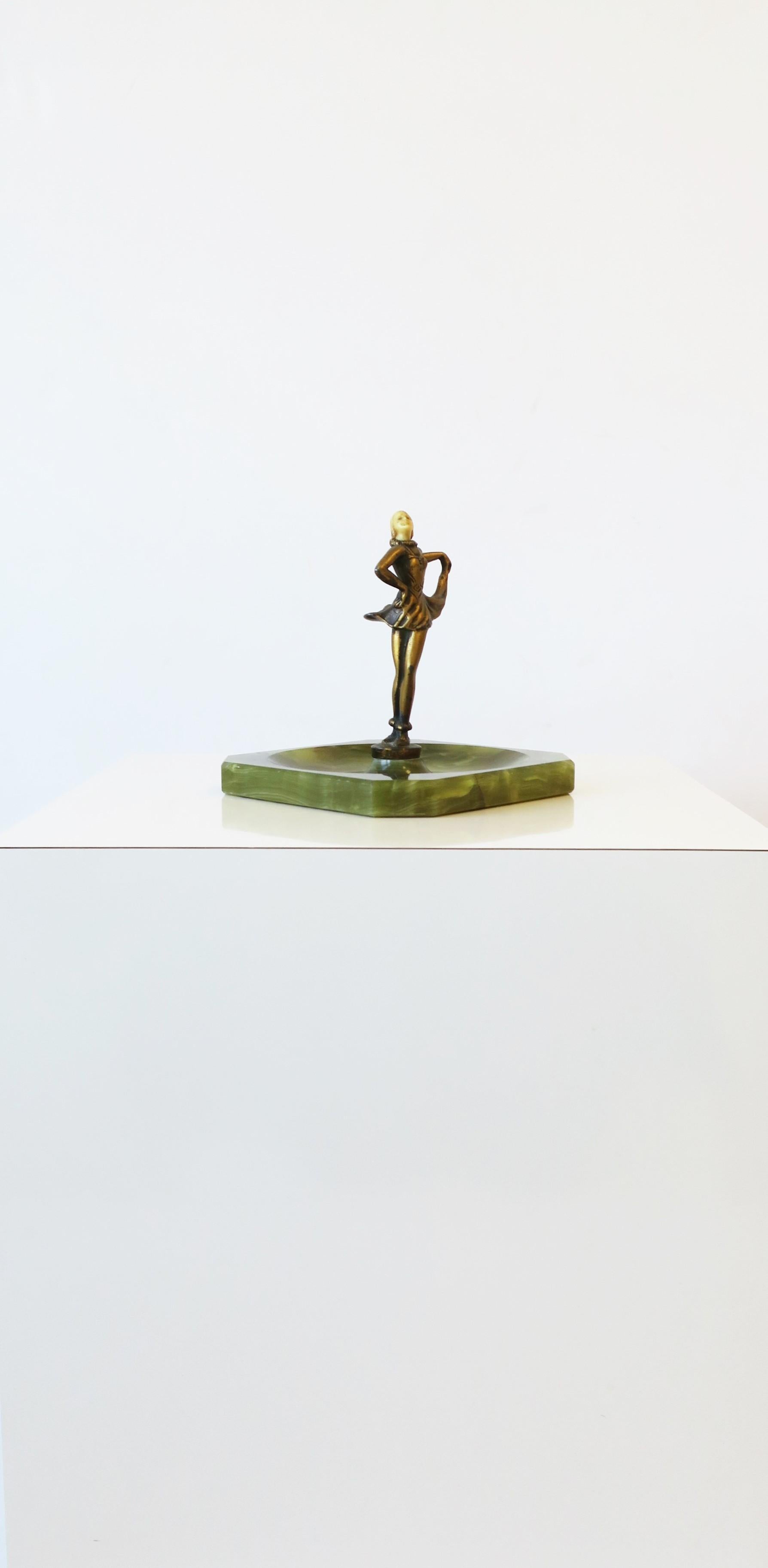Art-Déco- Catchall aus Onyx-Marmor mit weiblicher Skulptur  im Angebot 6