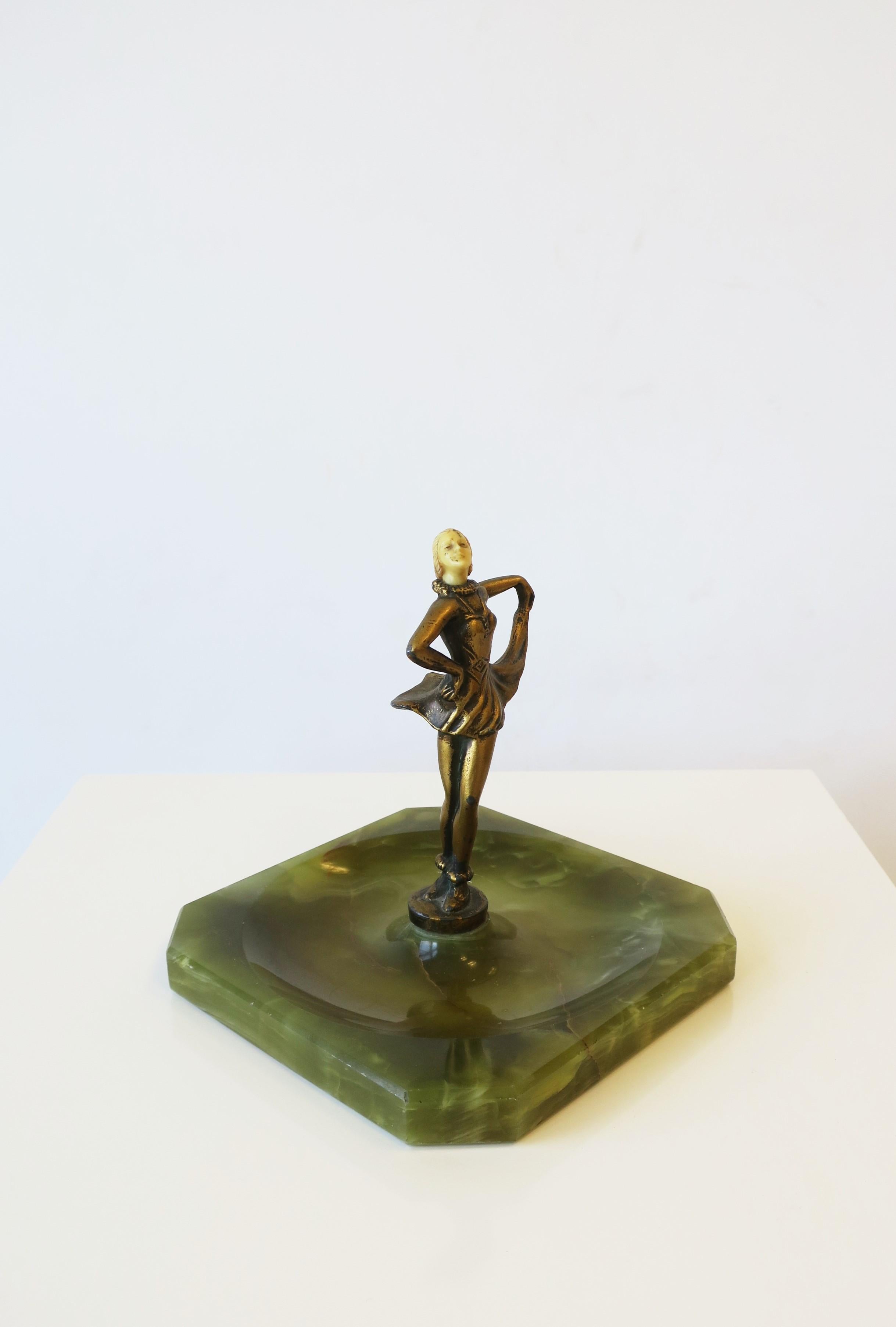 Art-Déco- Catchall aus Onyx-Marmor mit weiblicher Skulptur  im Angebot 8