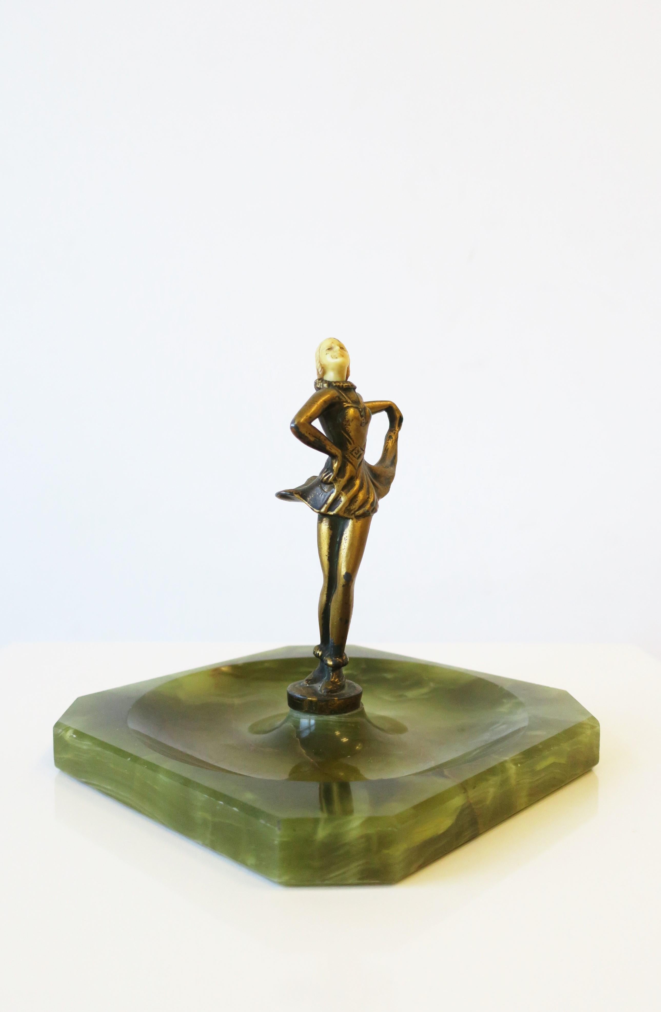 Catchall Art Decó de Mármol Ónice con Escultura Femenina  en Bueno estado para la venta en New York, NY
