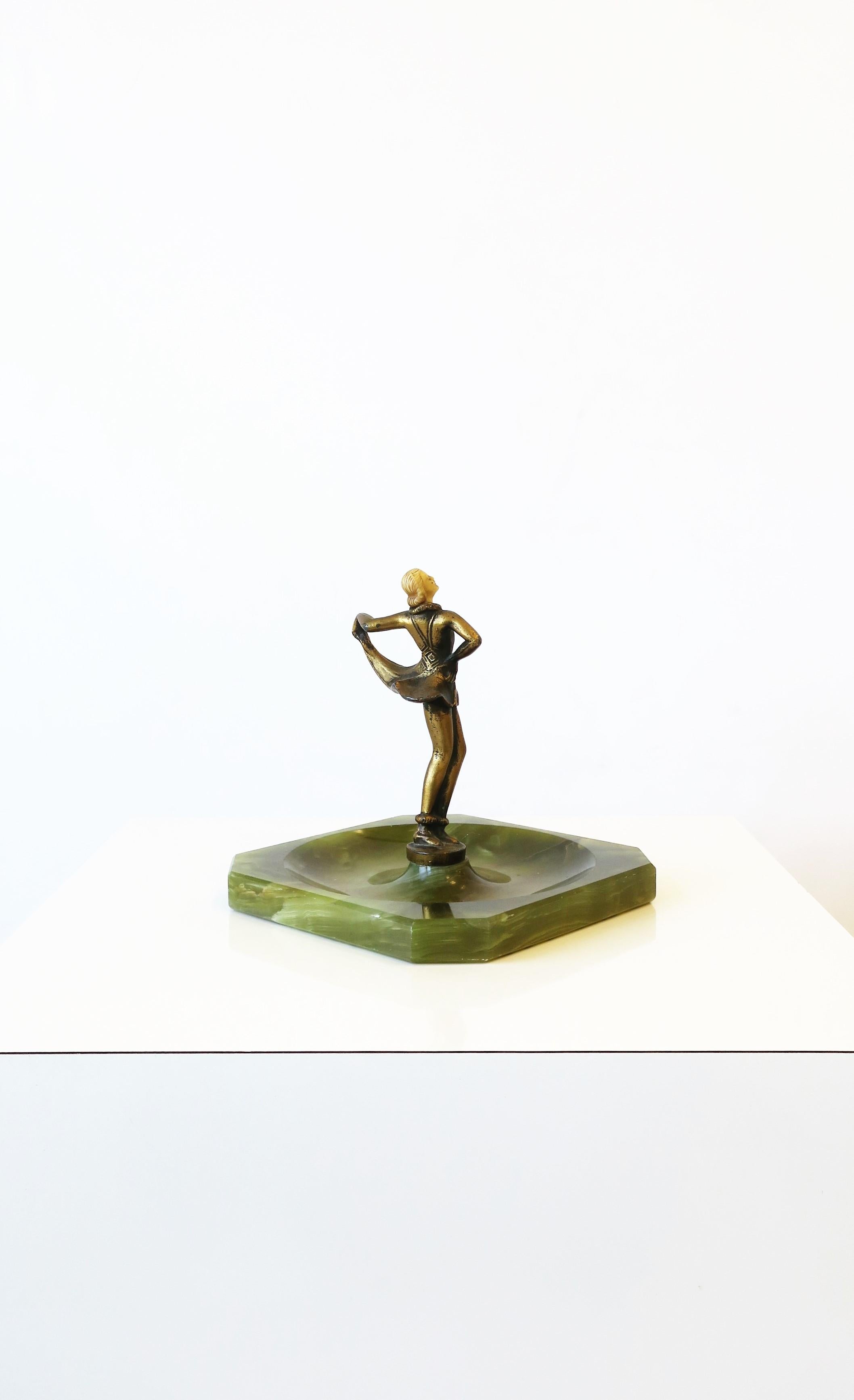 Art-Déco- Catchall aus Onyx-Marmor mit weiblicher Skulptur  im Angebot 1