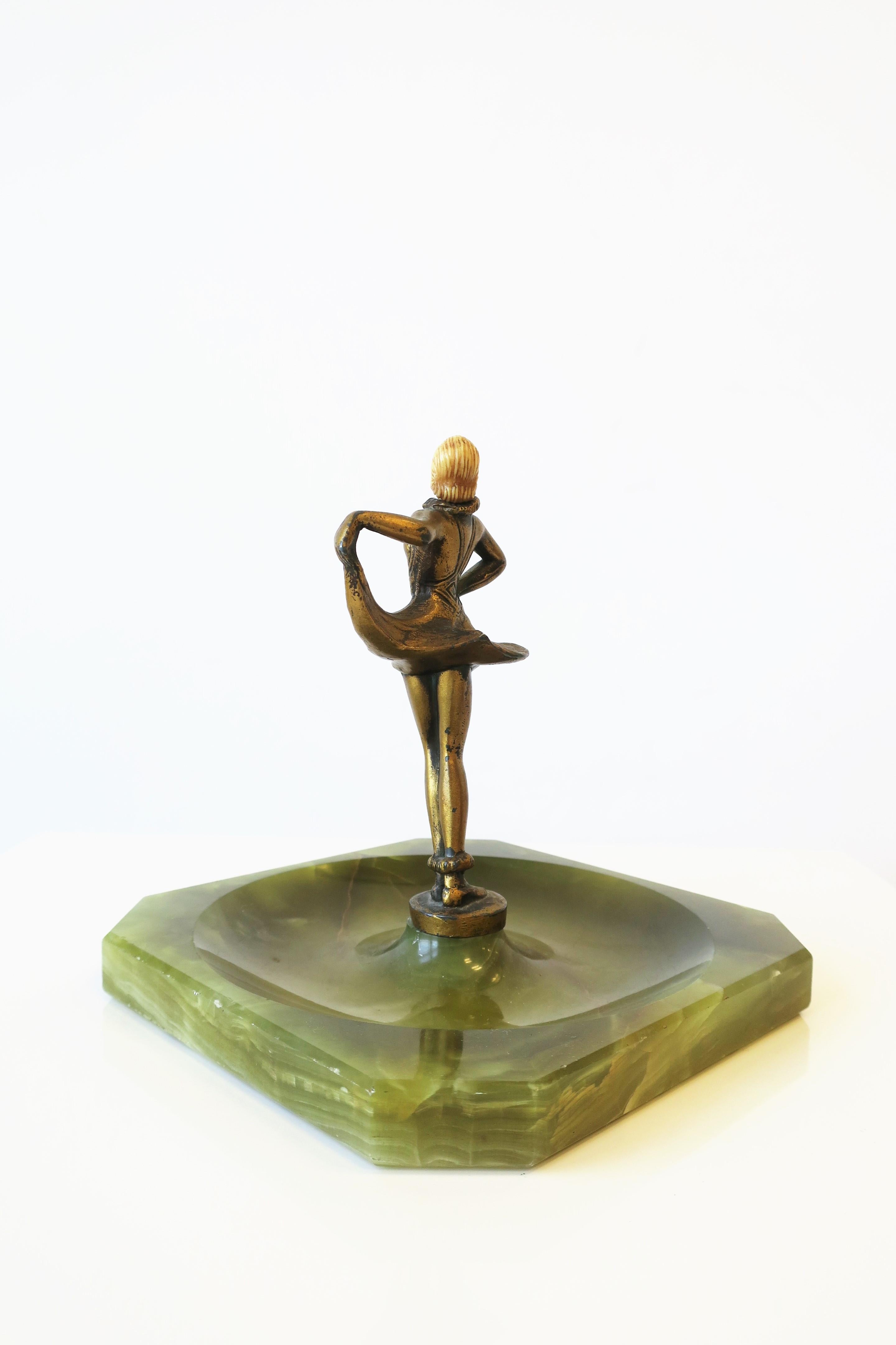 Art-Déco- Catchall aus Onyx-Marmor mit weiblicher Skulptur  im Angebot 3