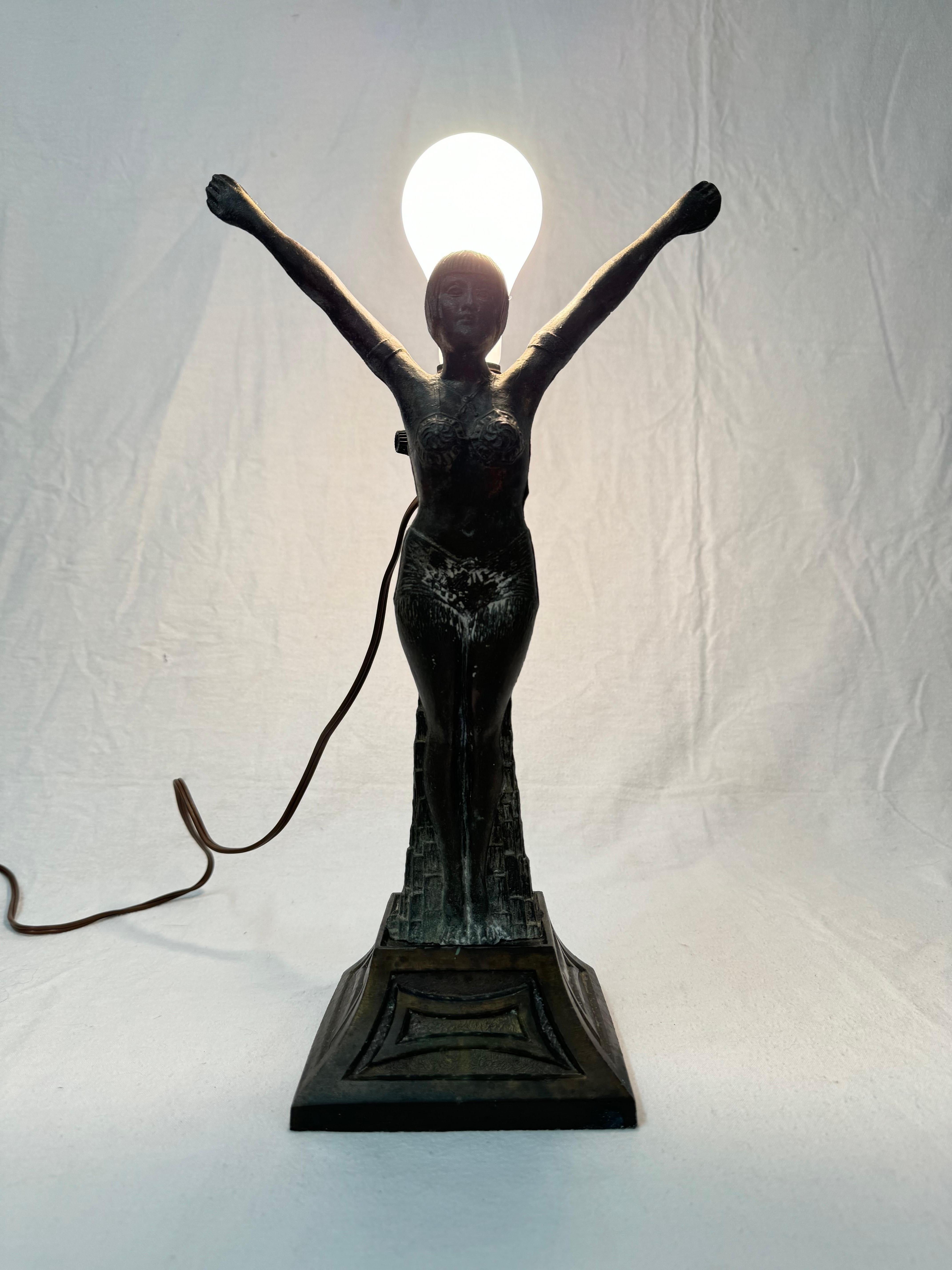 Lámpara Art Decó Bailarina en venta 13