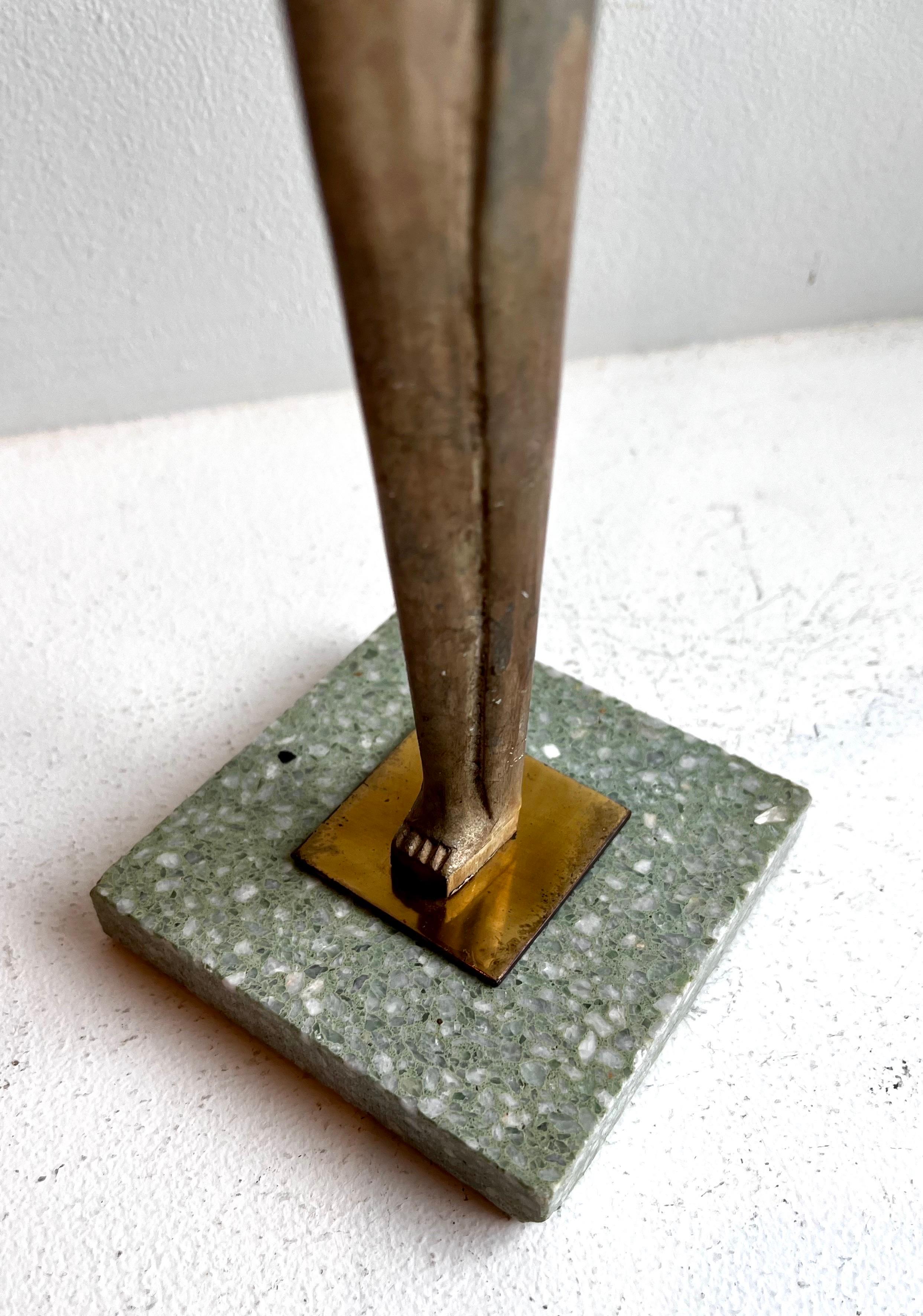 Scultura figurativa femminile Artistics su base in ottone e terazzo, artista sconosciuto in vendita 9