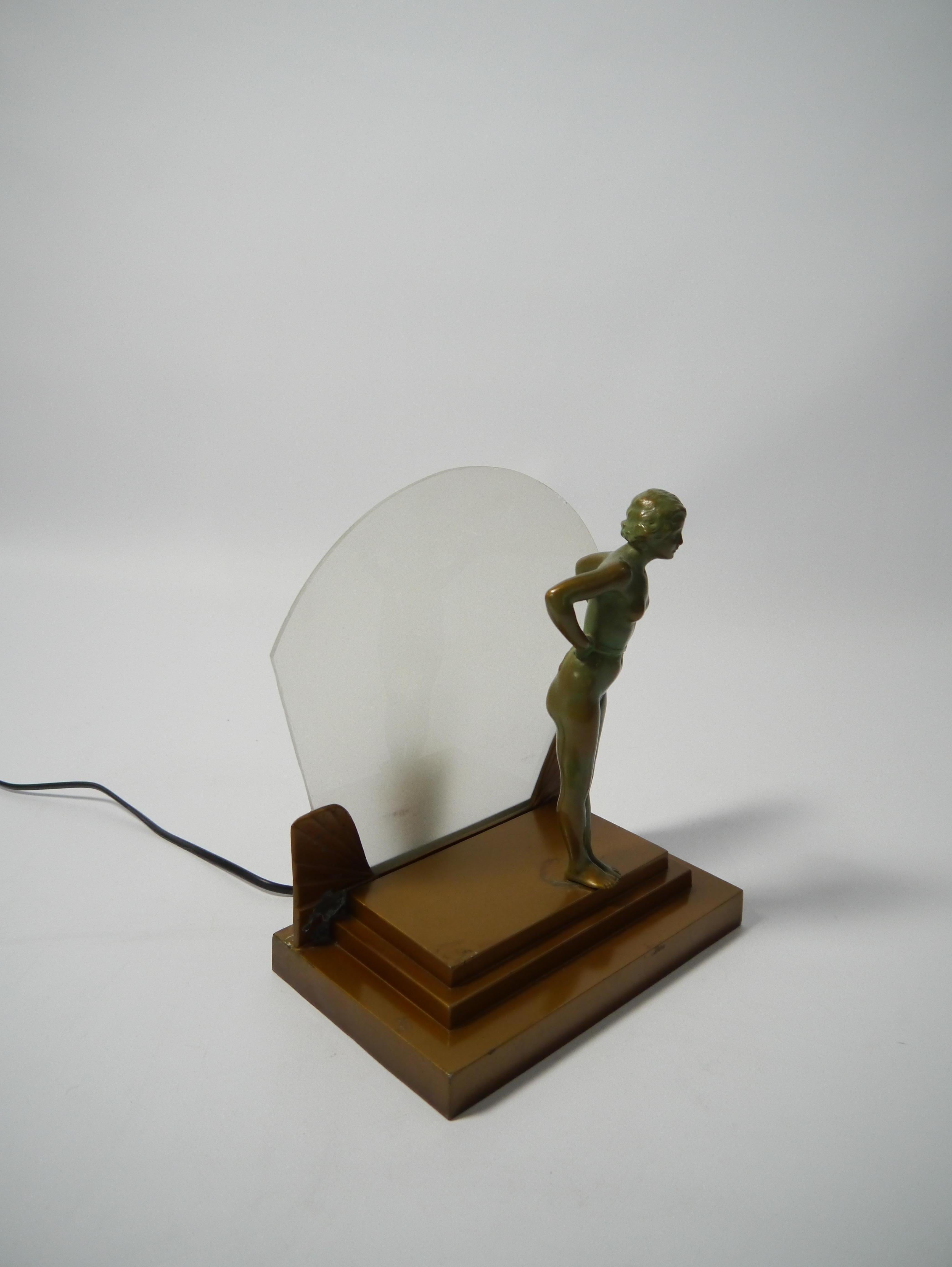 Bronze Lampe de table Art déco représentant une femme, années 1930 en vente