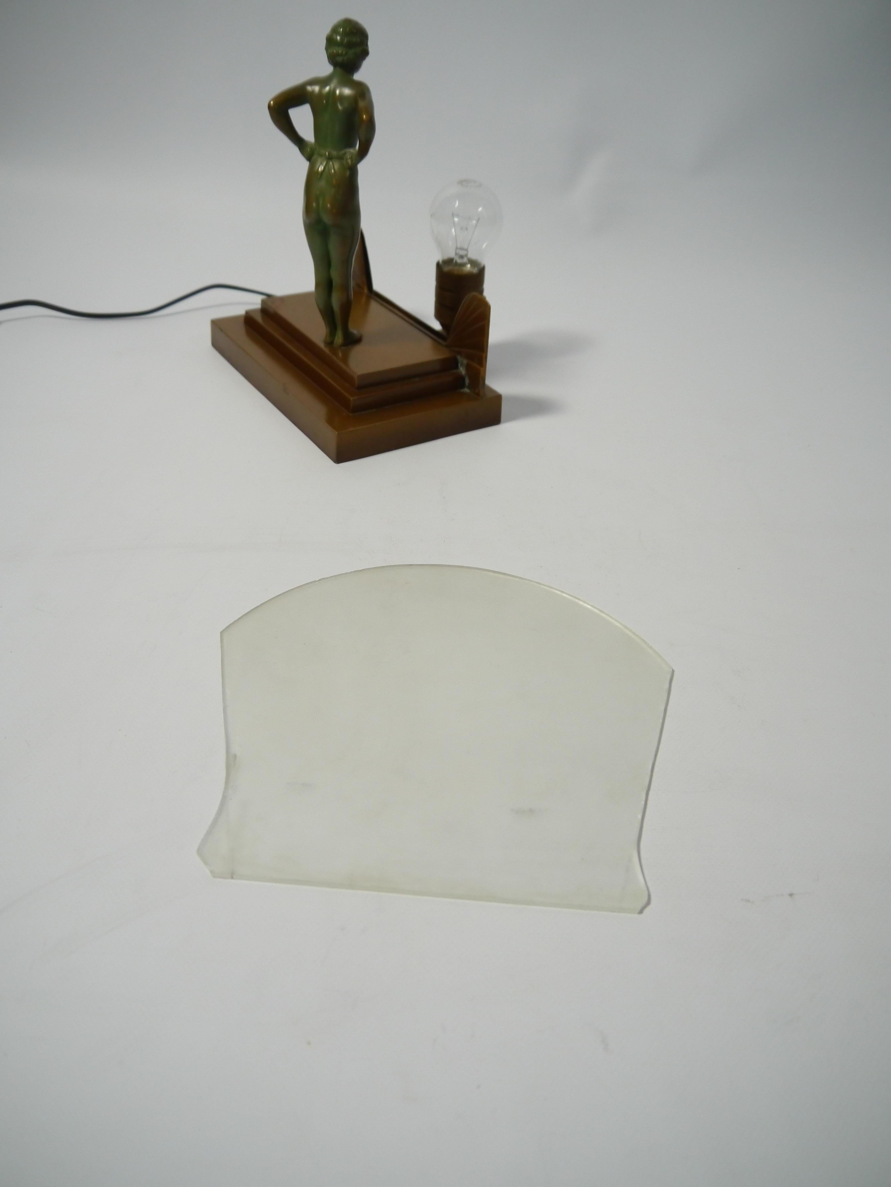 Lampe de table Art déco représentant une femme, années 1930 en vente 2