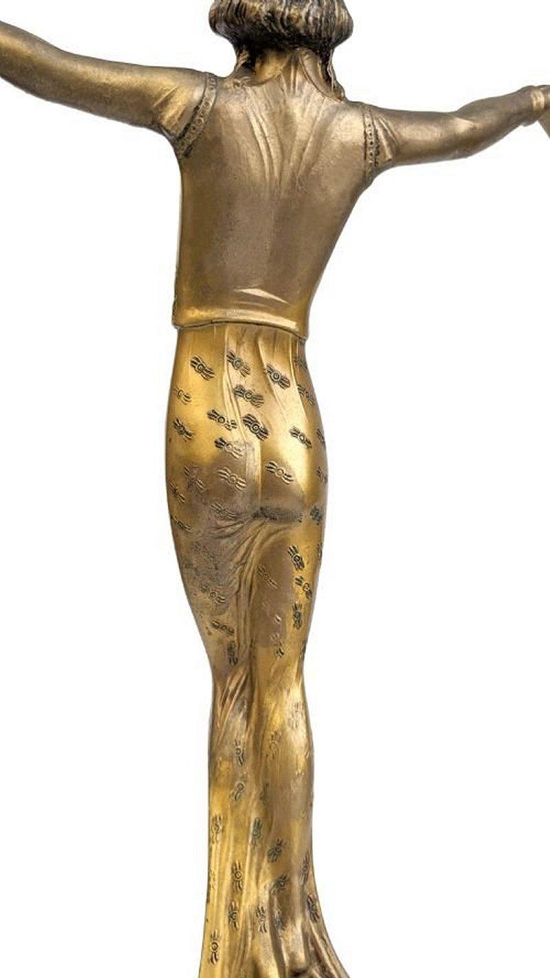 Chica 'Hollywood' Art Decó Femenina En Espelta, c1930 en venta 2