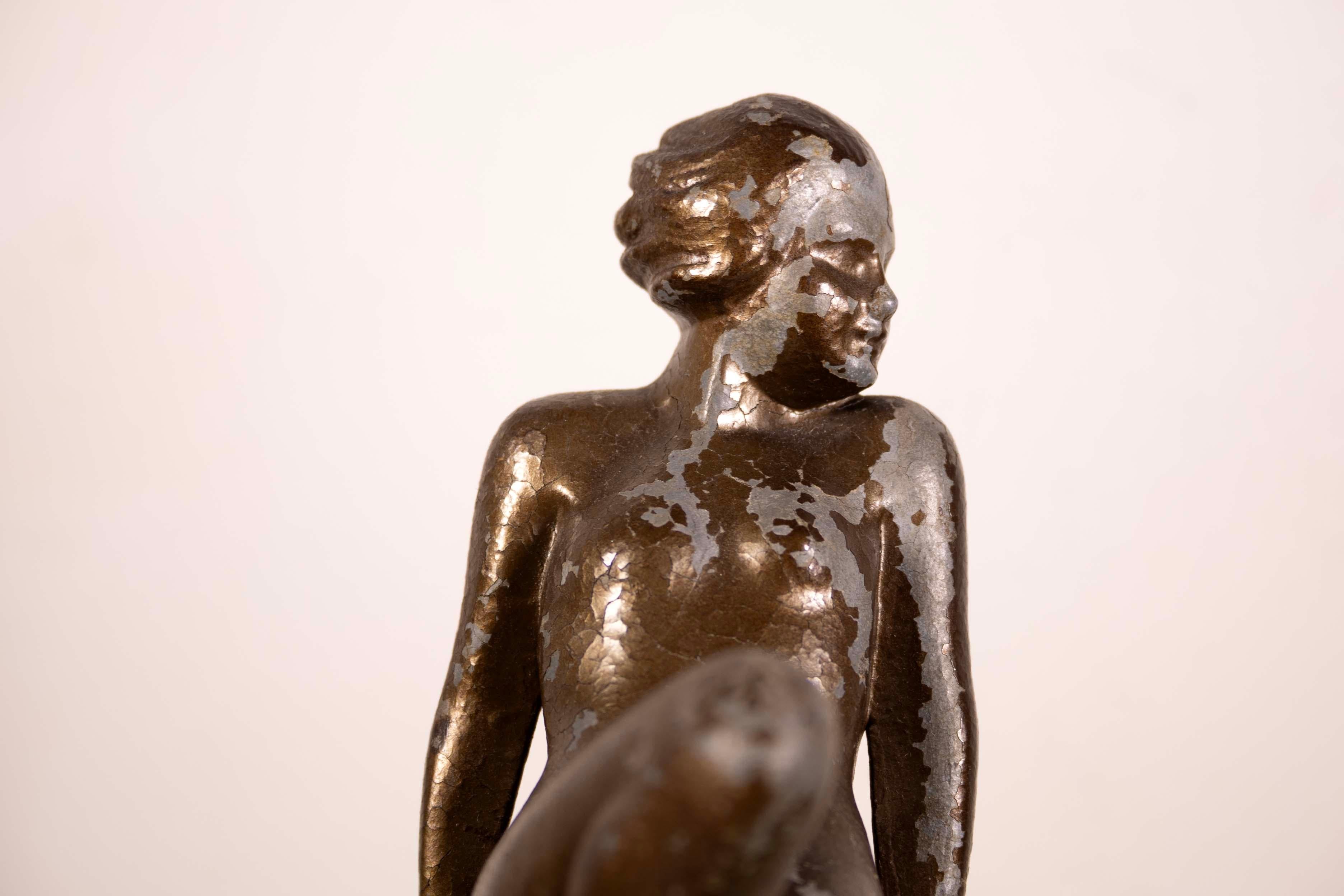 Escultura de metal Art Decó Figura femenina desnuda con cuencos de jadeíta A. Von Frankenberg en Bueno Estado en Keego Harbor, MI