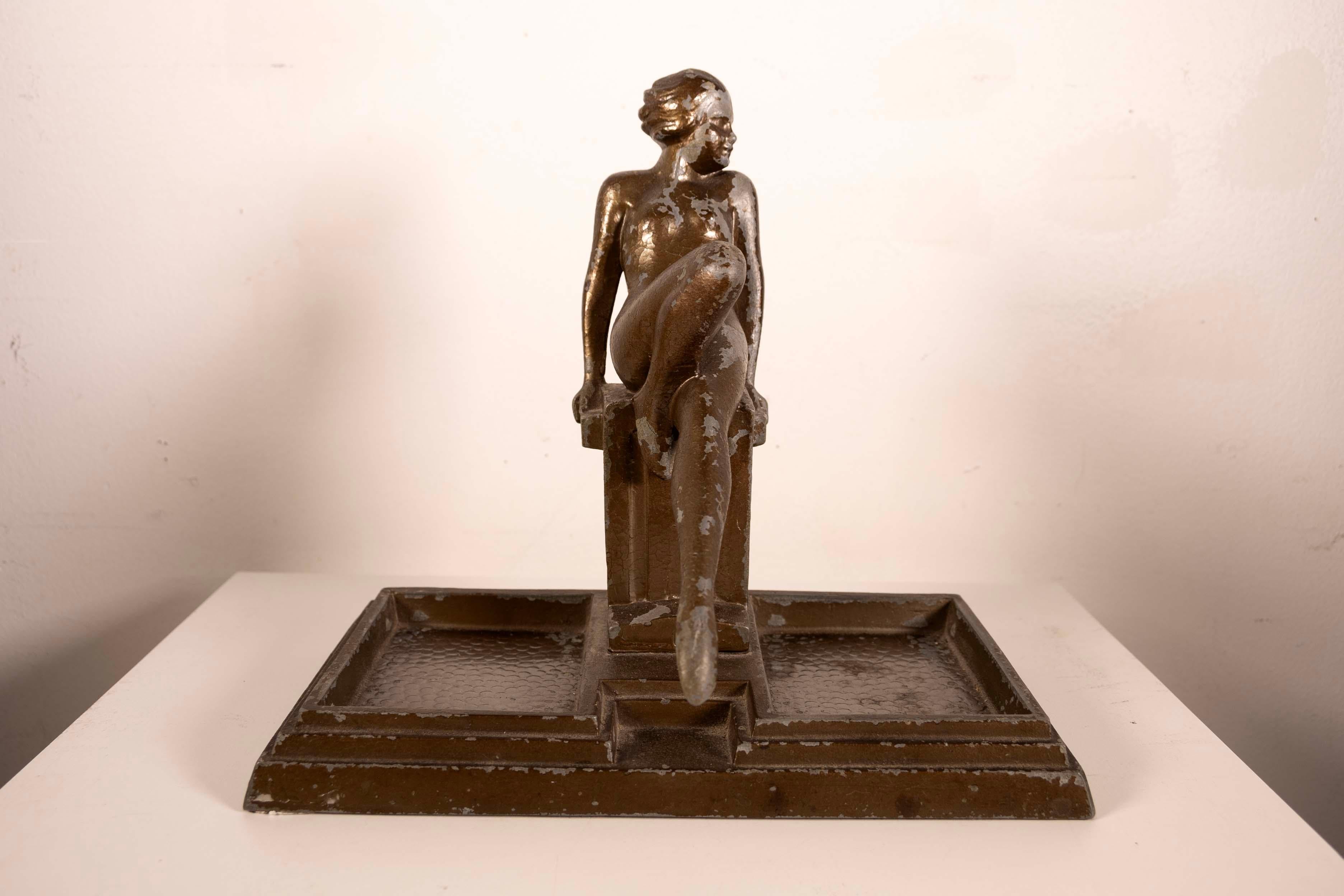 Escultura de metal Art Decó Figura femenina desnuda con cuencos de jadeíta A. Von Frankenberg 3