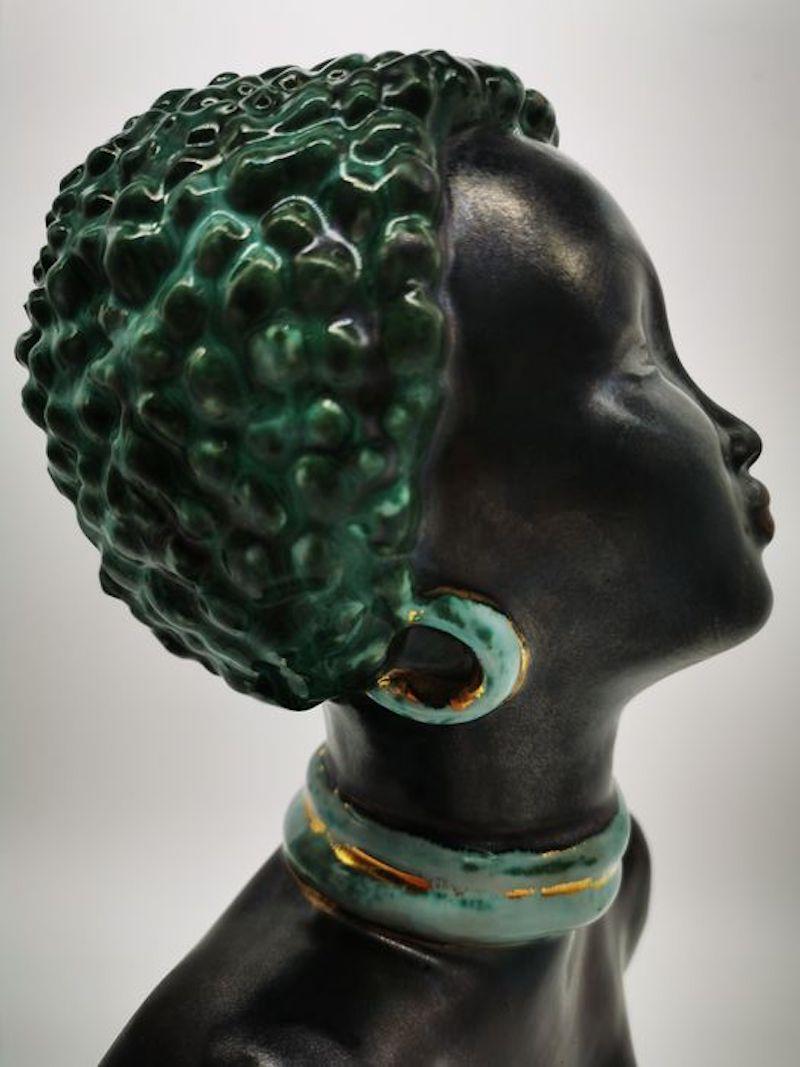 Ceramic bust of an African Woman with green necklace and ring as well, original patina, excellent conditions. Margit Izsépy -Art Deco Hungary - 1920-1949 - Porcelain
Manufacturer, brand: Izsépy
Modern Art Deco style sculptor's artwork from Margit