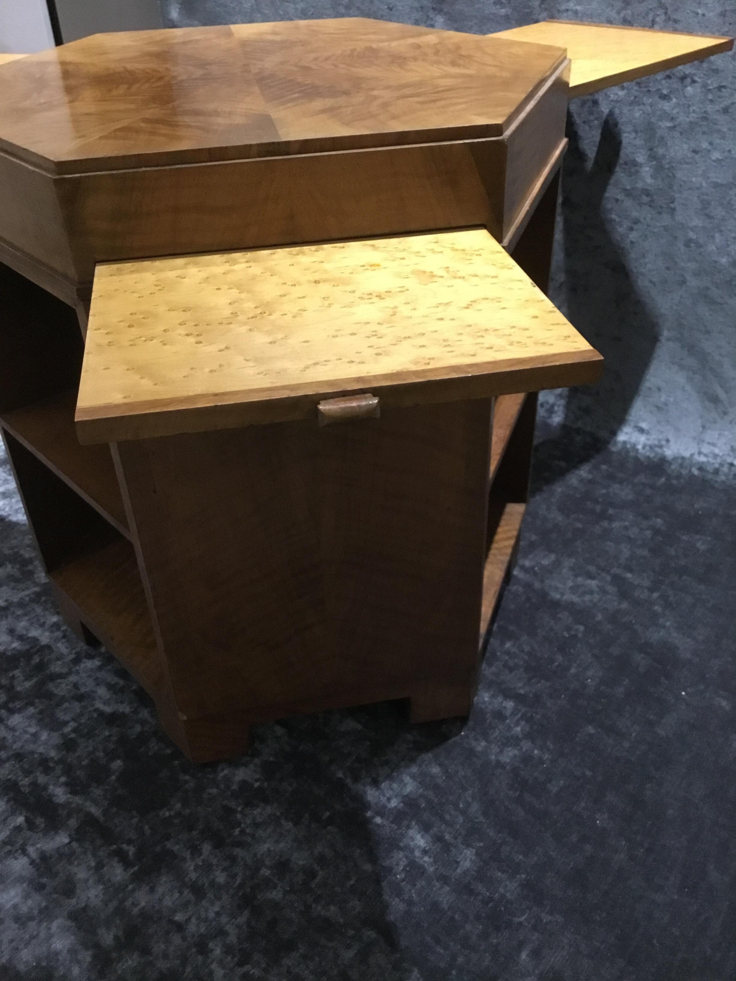 Art Deco Fiddleback Maple Hexagonal Side/Library/Coffee Table In Good Condition For Sale In Lee on the Solent, Hampshire
