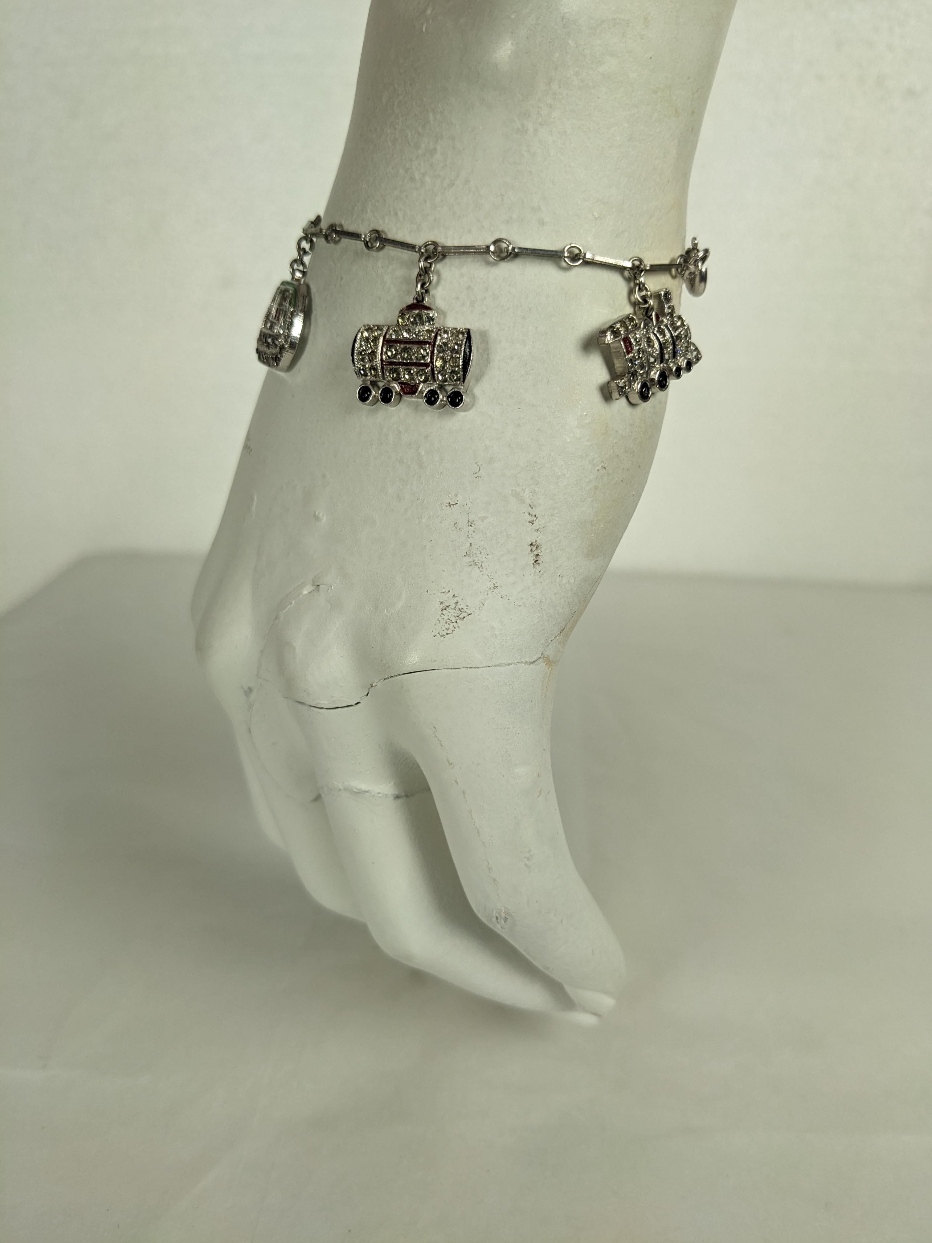 Bracciale con charme figurato Art Deco in vendita 2