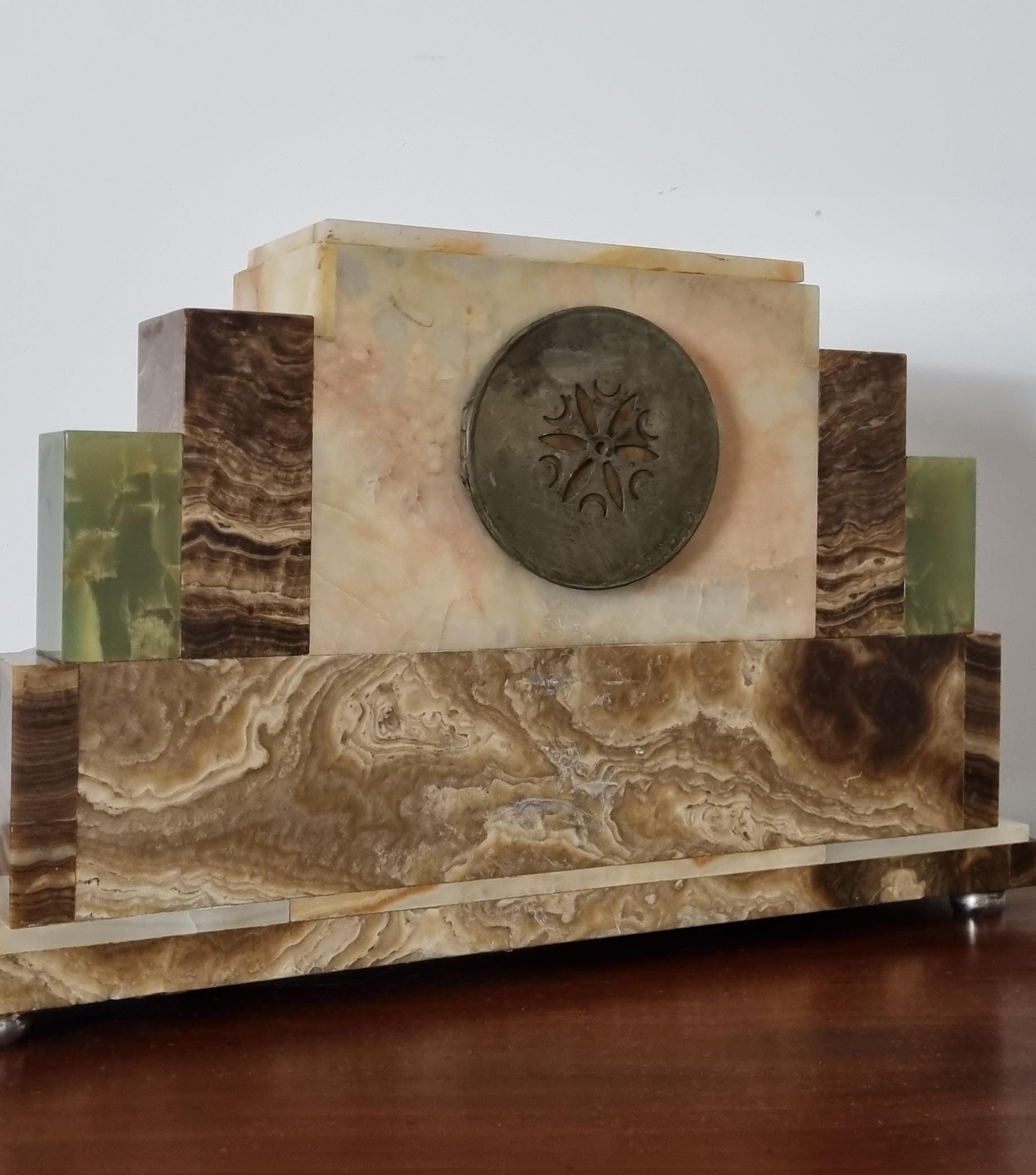 Figurale Art-Déco-Uhr mit Bronze-Akt, um 1930 im Zustand „Gut“ im Angebot in Hoddesdon, GB