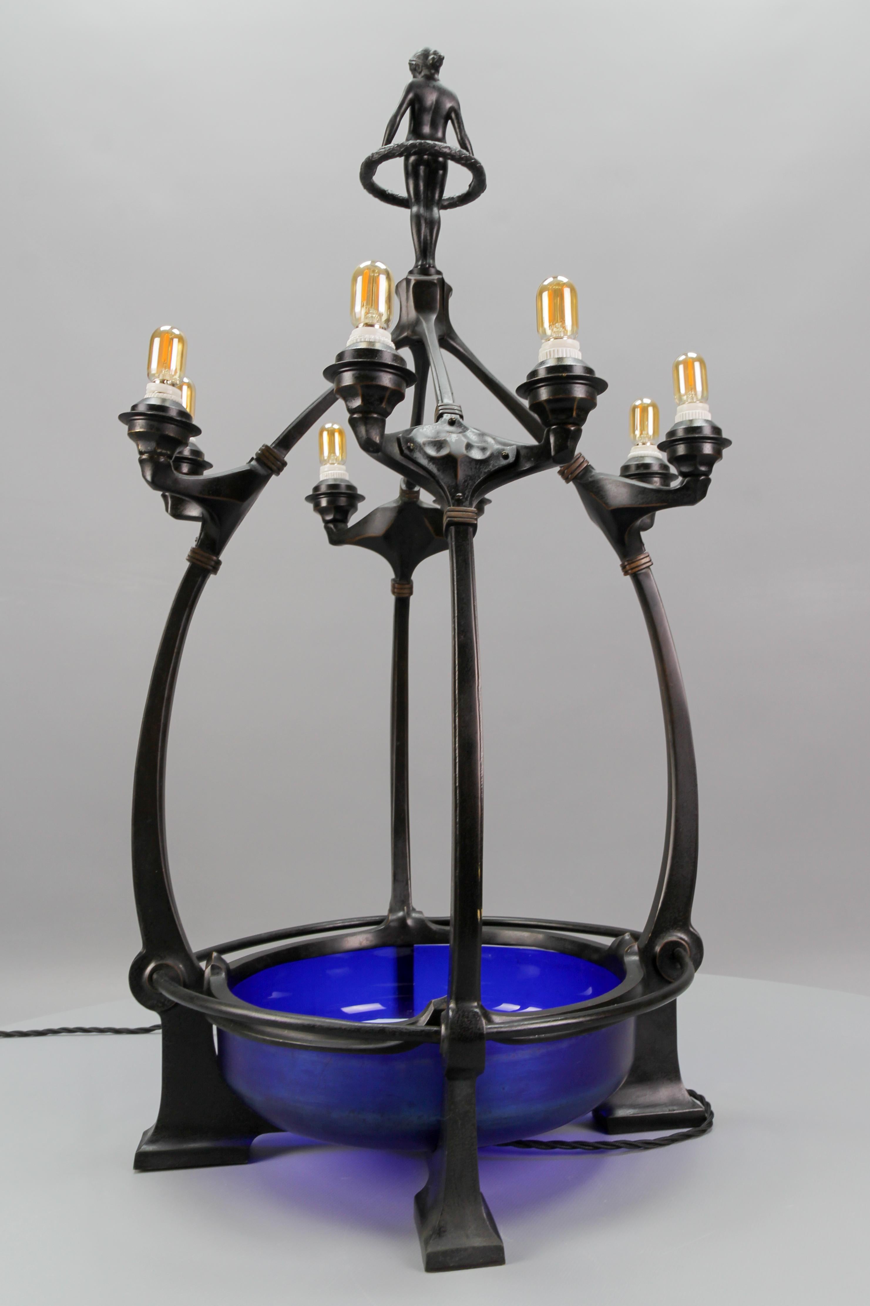Figurale achtflammige Art-Déco-Tischlampe mit blauem schillerndem Glas im Art déco-Stil, 1930er Jahre im Angebot 11