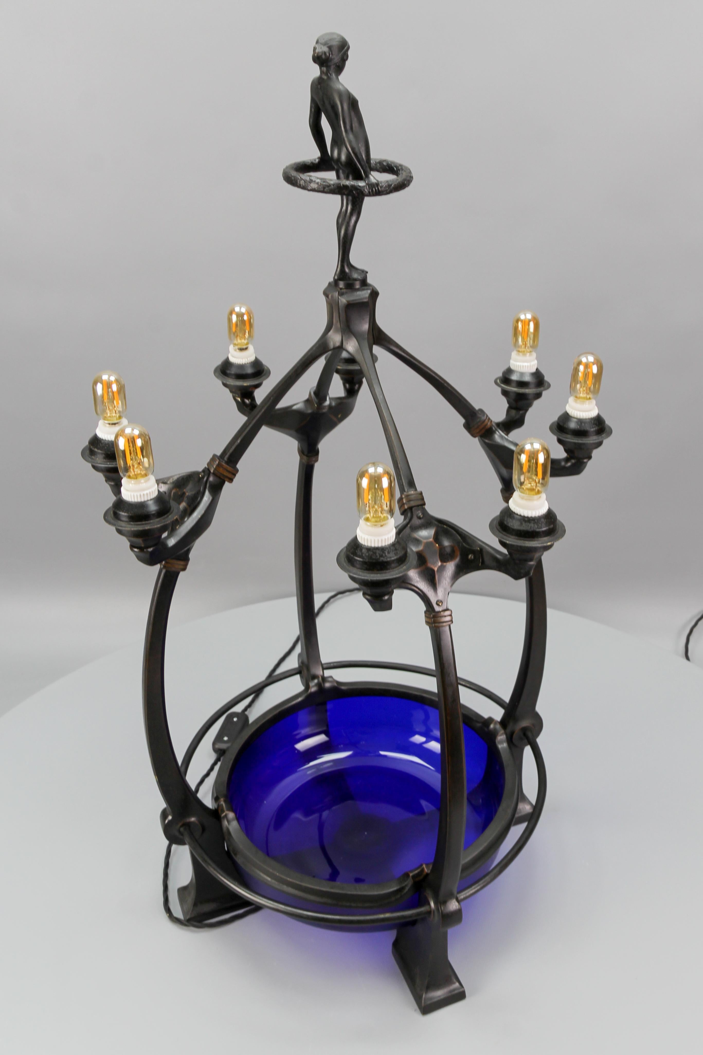 Figurale achtflammige Art-Déco-Tischlampe mit blauem schillerndem Glas im Art déco-Stil, 1930er Jahre im Angebot 12