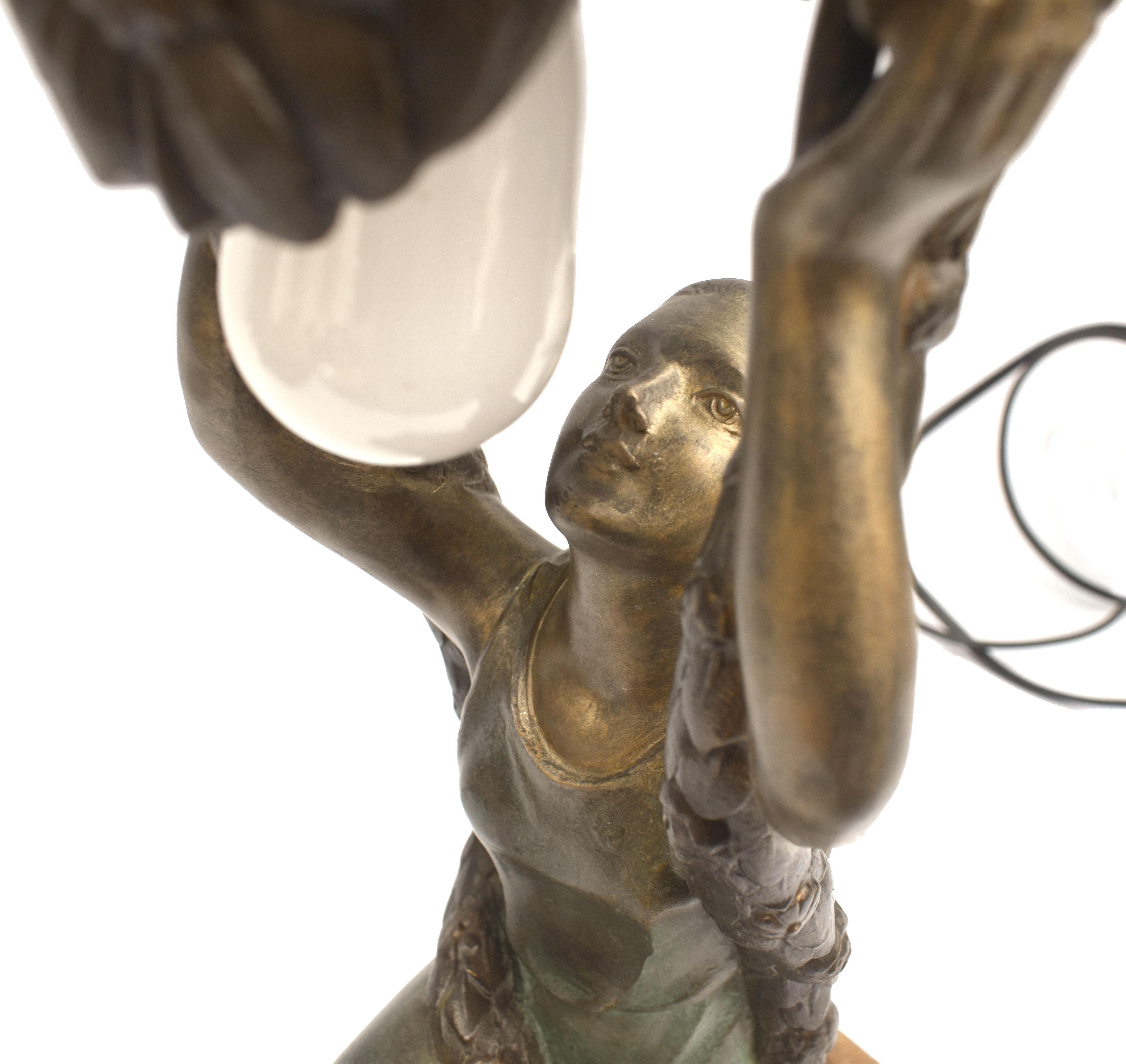 Lampe figurative Art Déco par P.ega , France, vers 1930 en vente 2