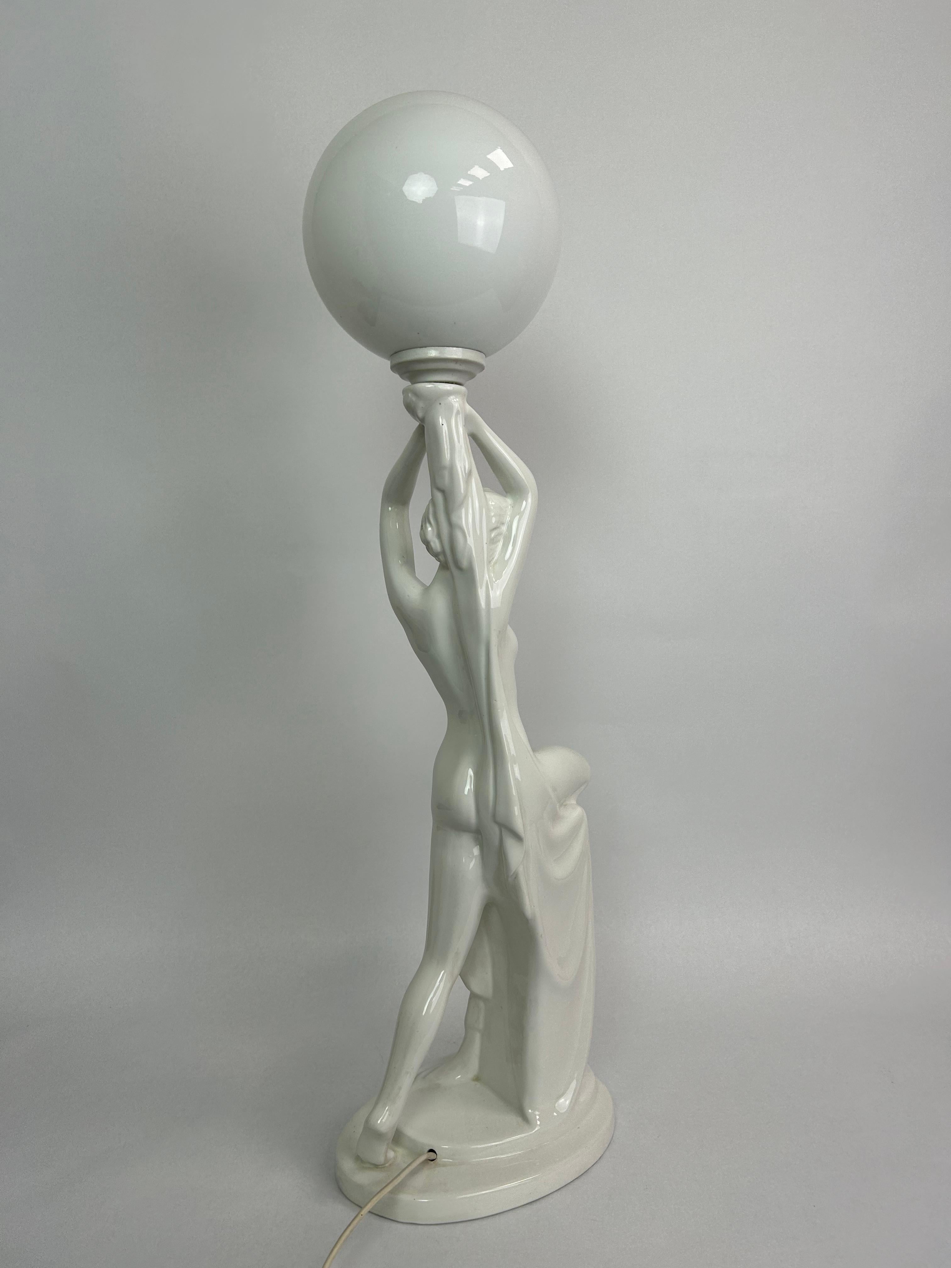 Art deco figural lamp  For Sale 1