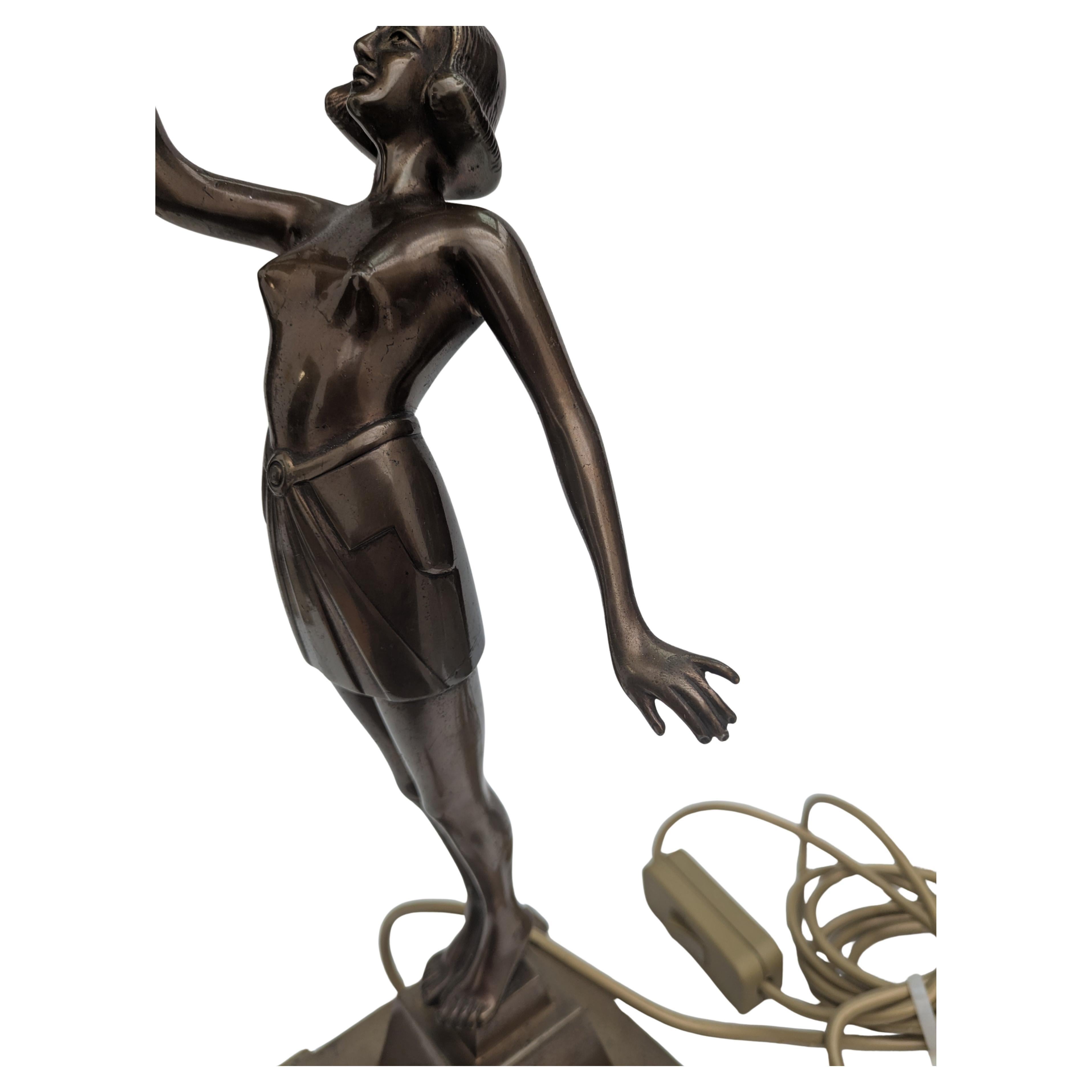 Art Deco Figural Table Lamp, English, circa 1930 For Sale 4